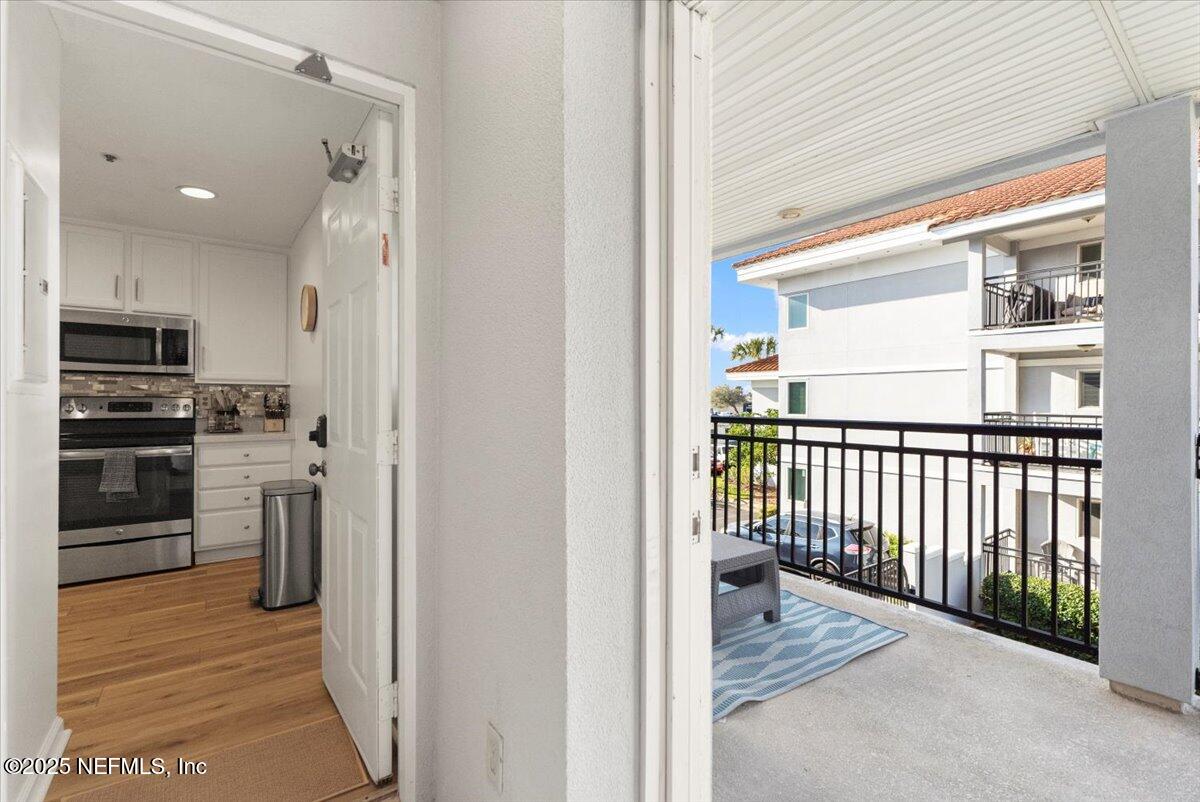 201 10TH Avenue N, 206N