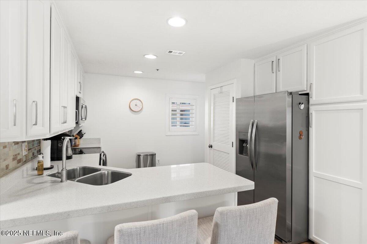 201 10TH Avenue N, 206N