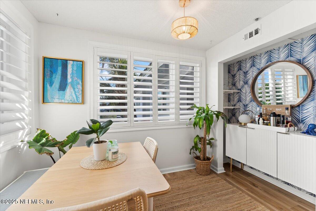 201 10TH Avenue N, 206N