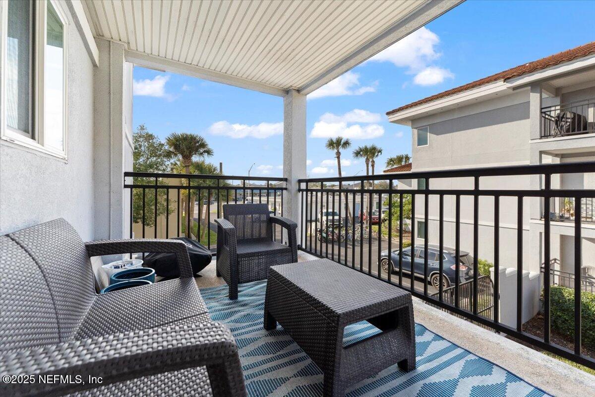 201 10TH Avenue N, 206N