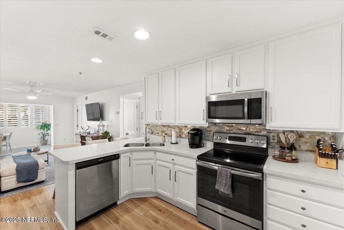 201 10TH Avenue N, 206N