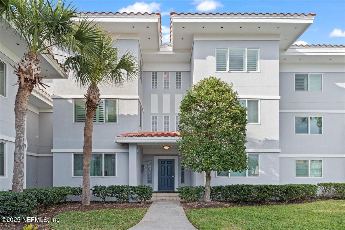 201 10TH Avenue N, 206N