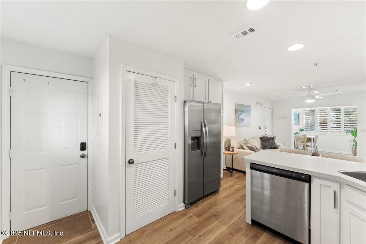 201 10TH Avenue N, 206N