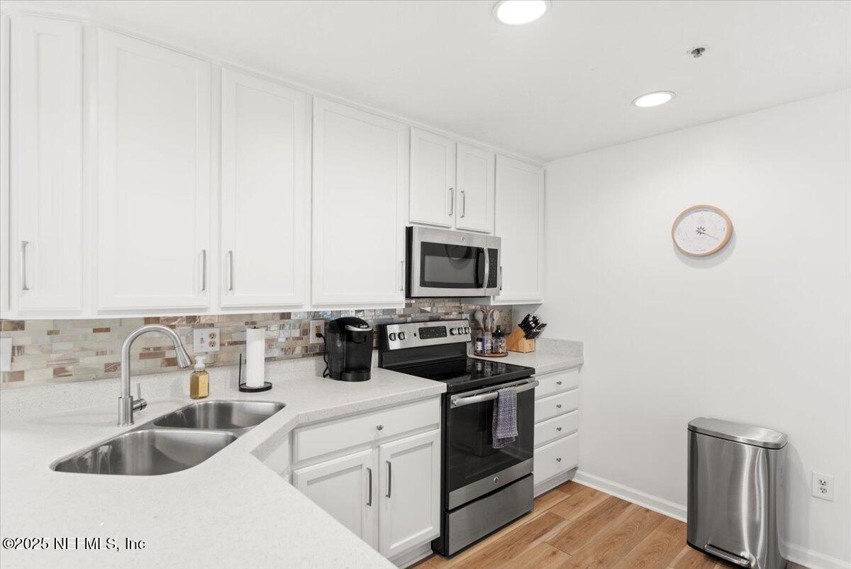 201 10TH Avenue N, 206N