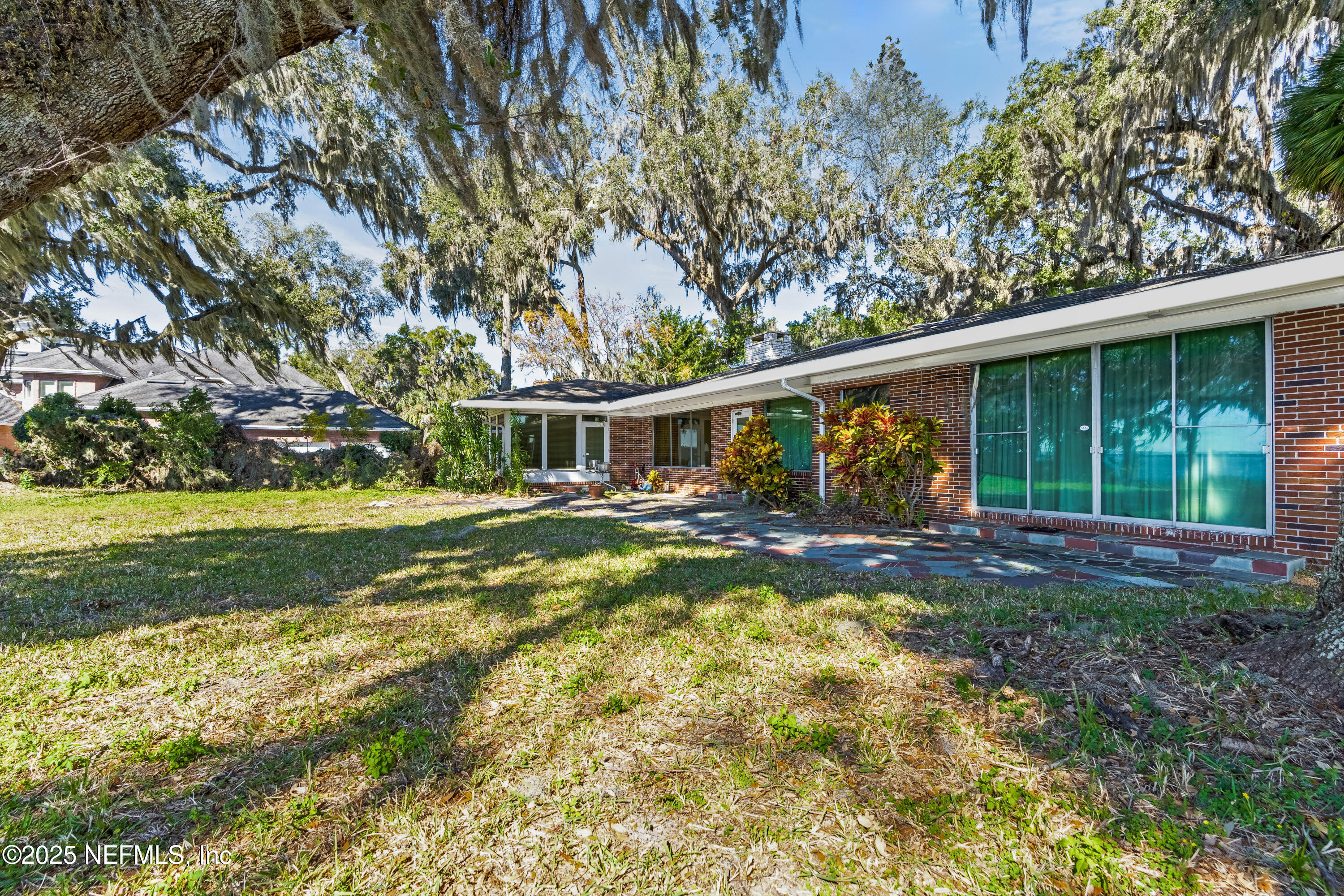 2729 FOREST Circle