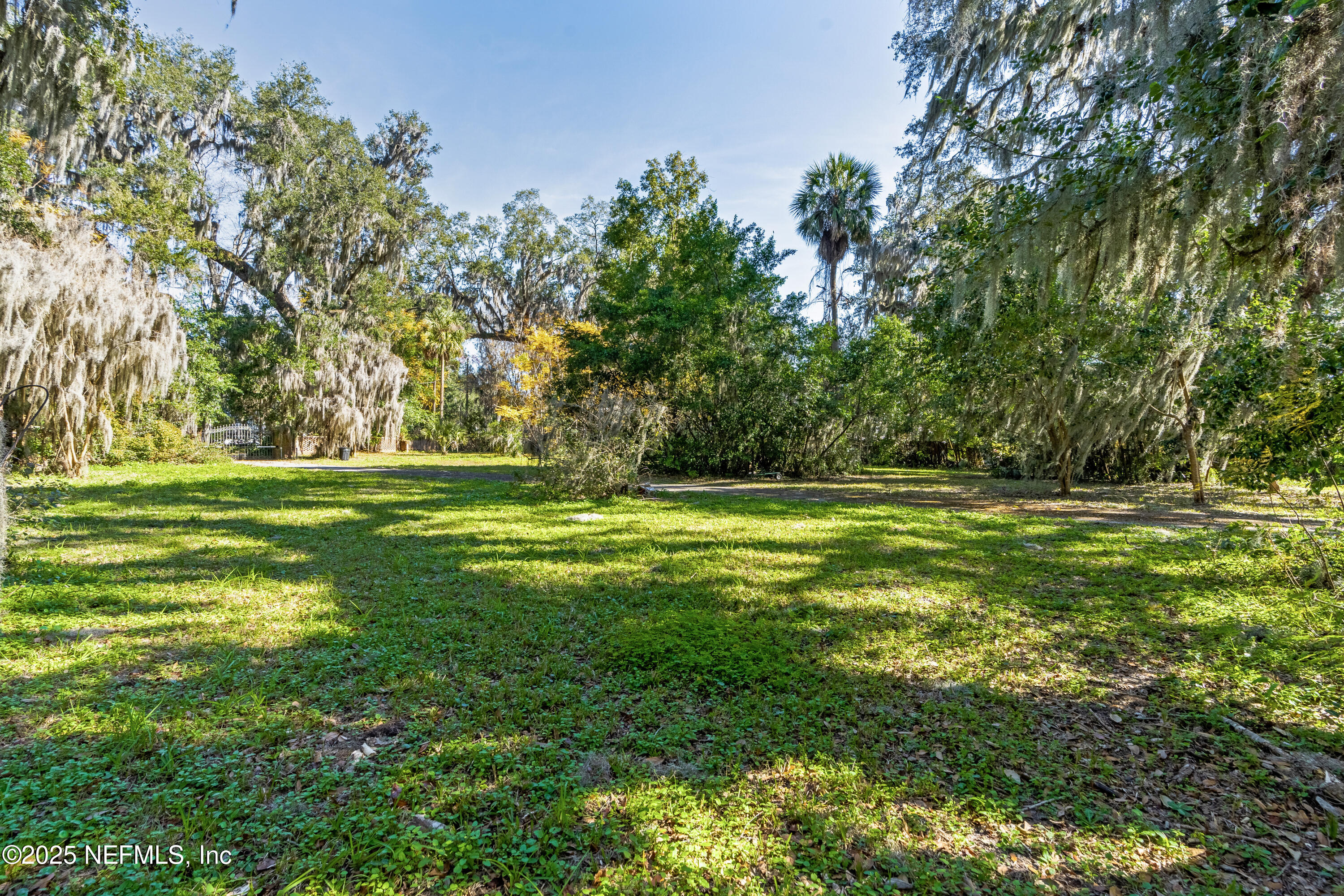 2729 FOREST Circle