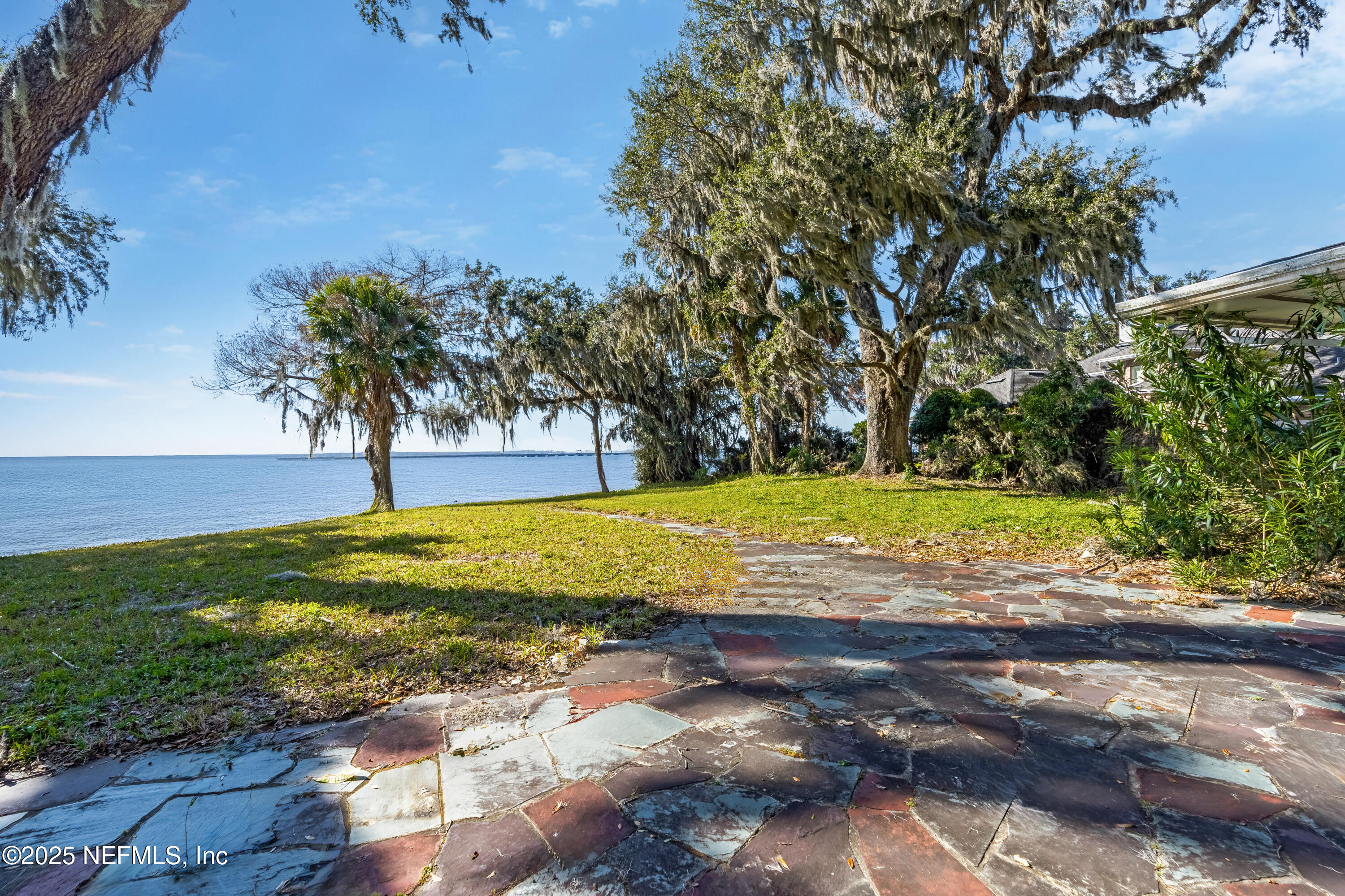 2729 FOREST Circle