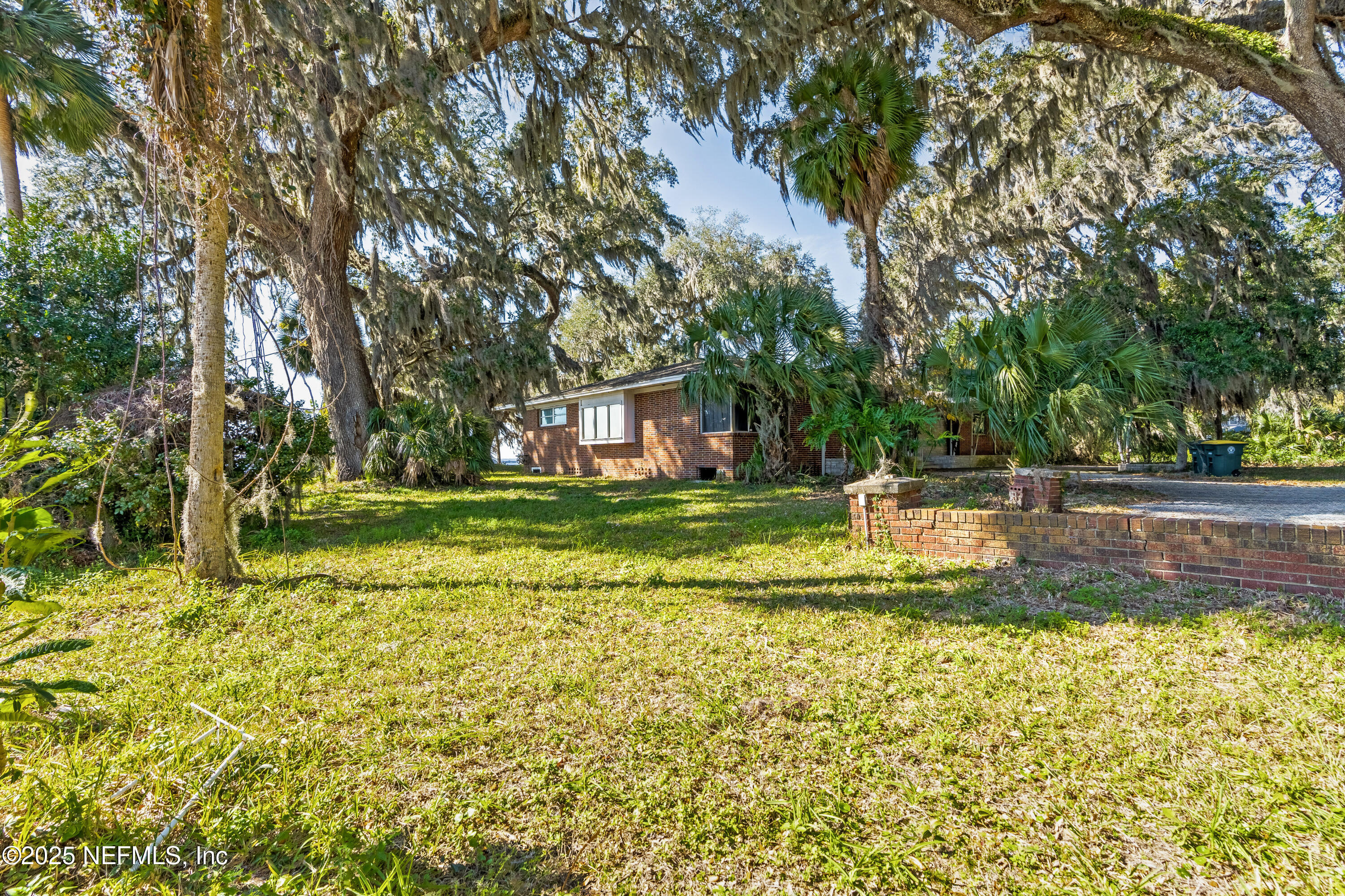2729 FOREST Circle