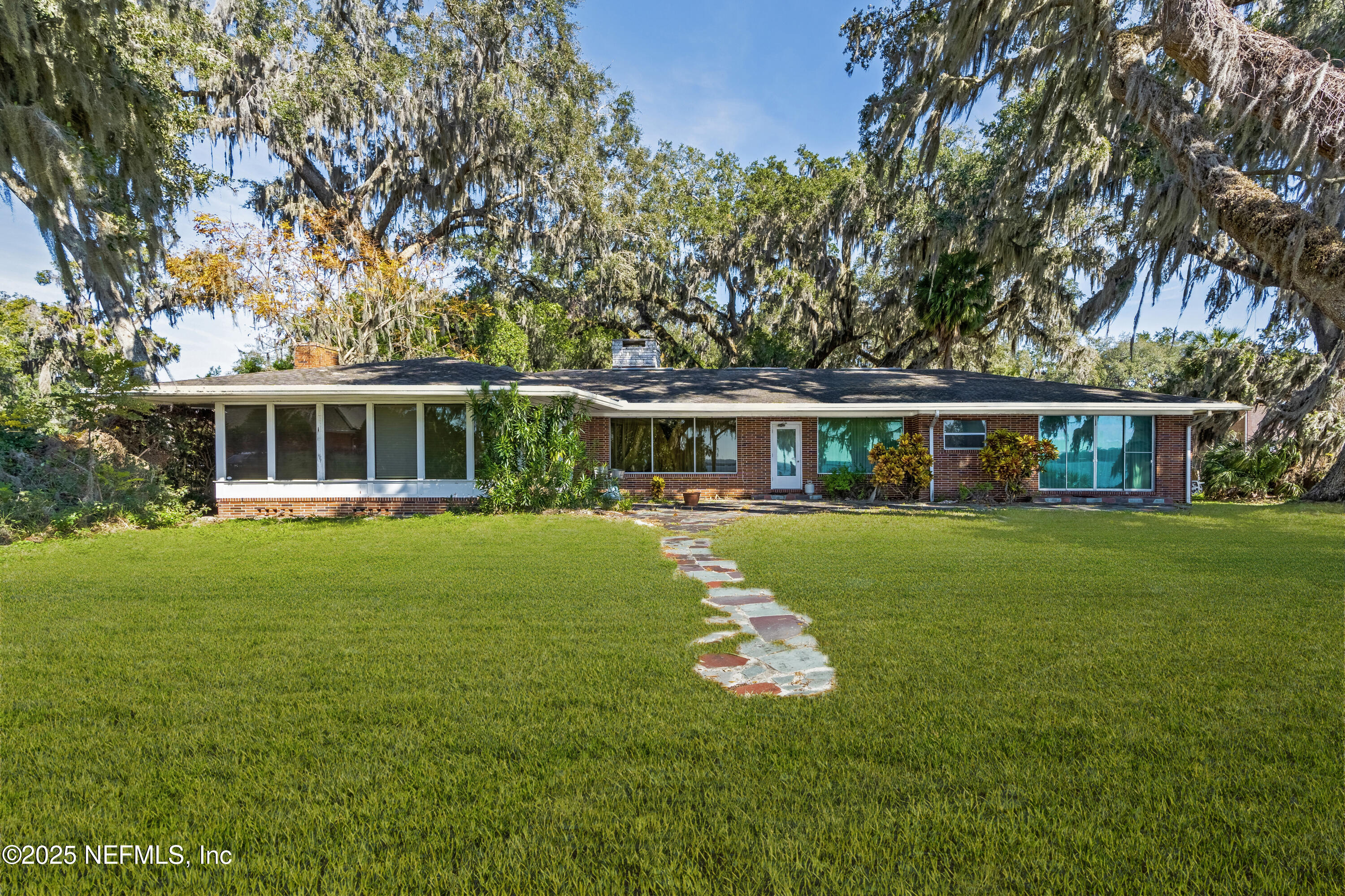2729 FOREST Circle