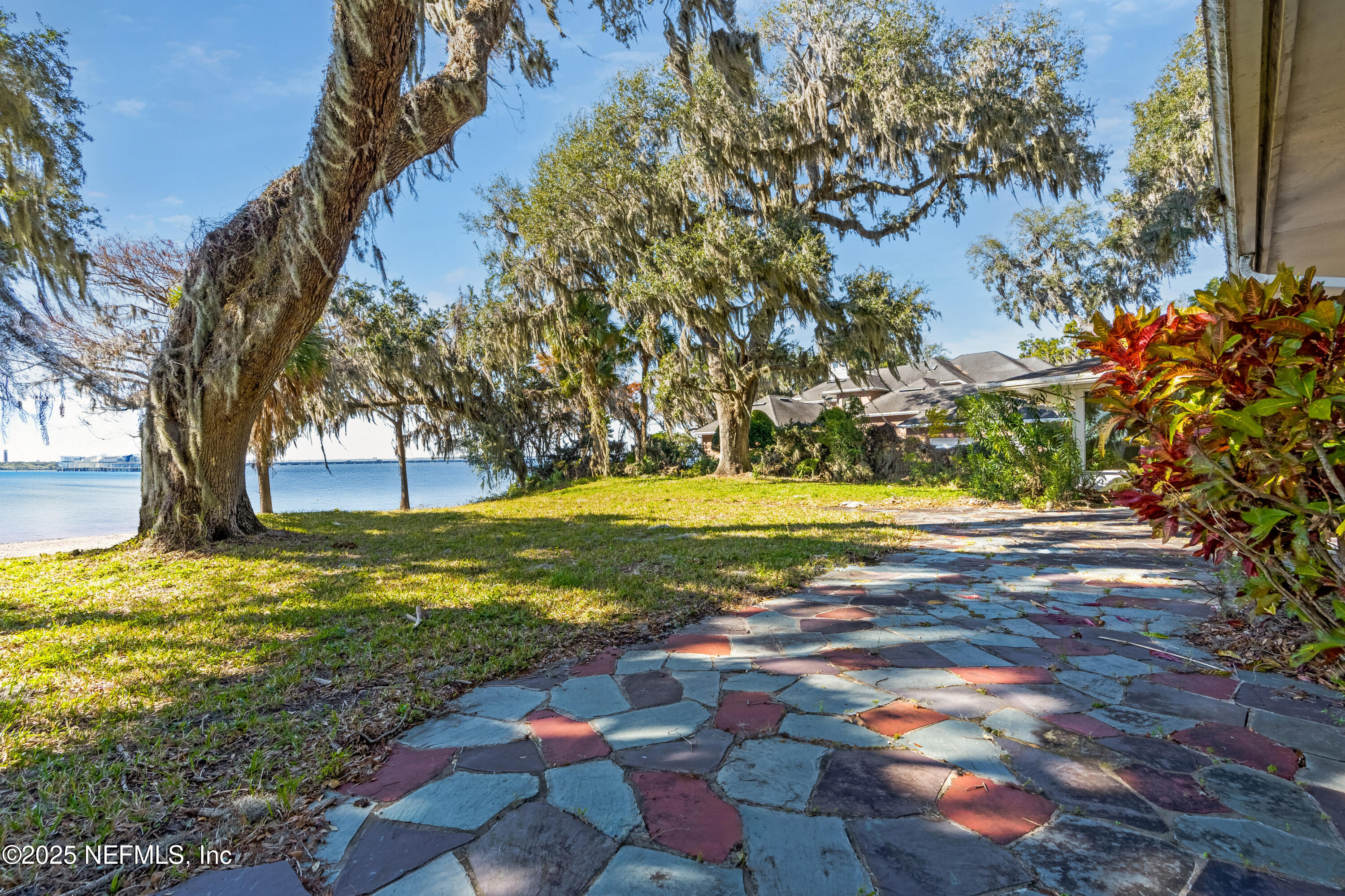 2729 FOREST Circle