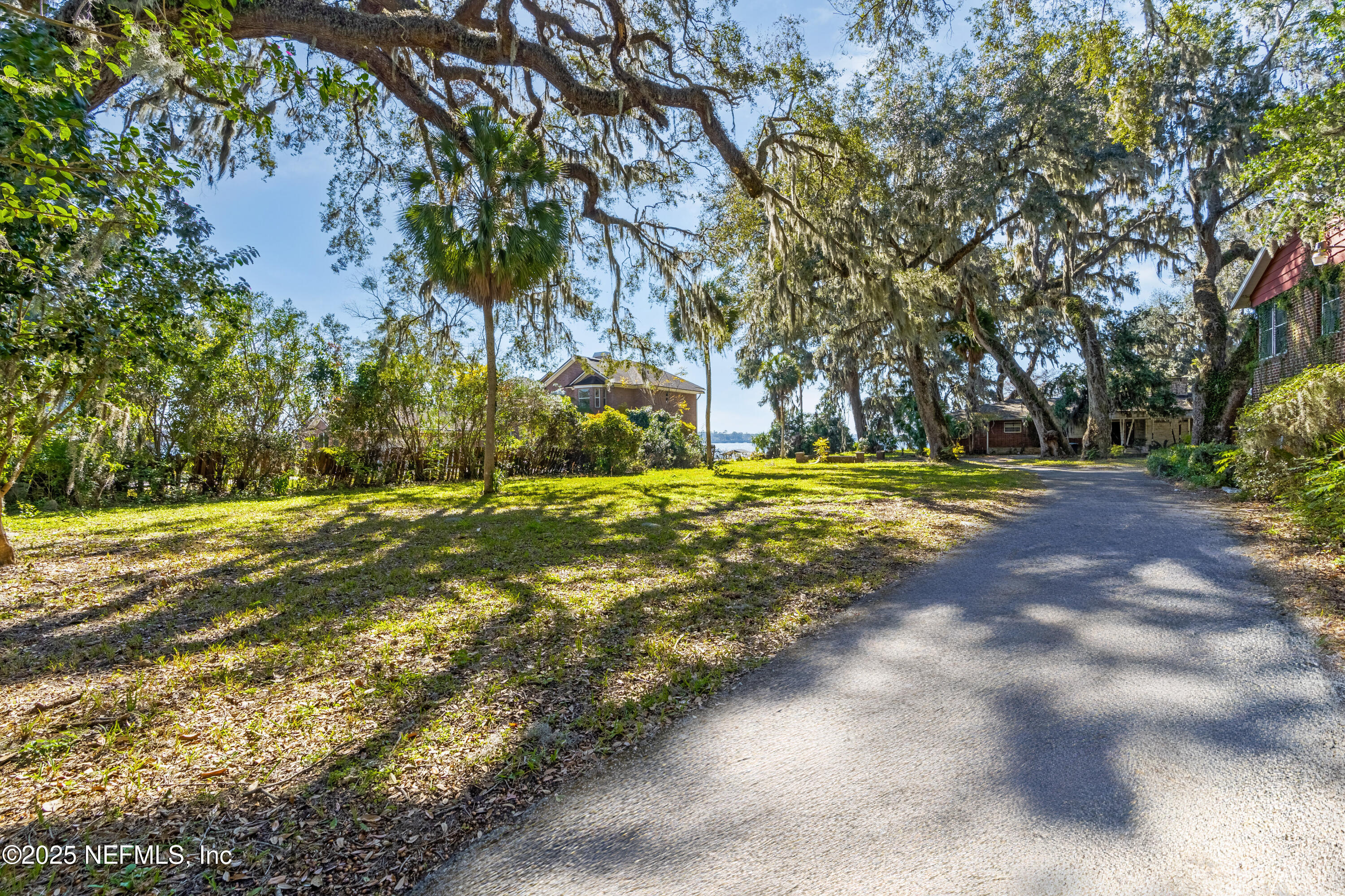 2729 FOREST Circle