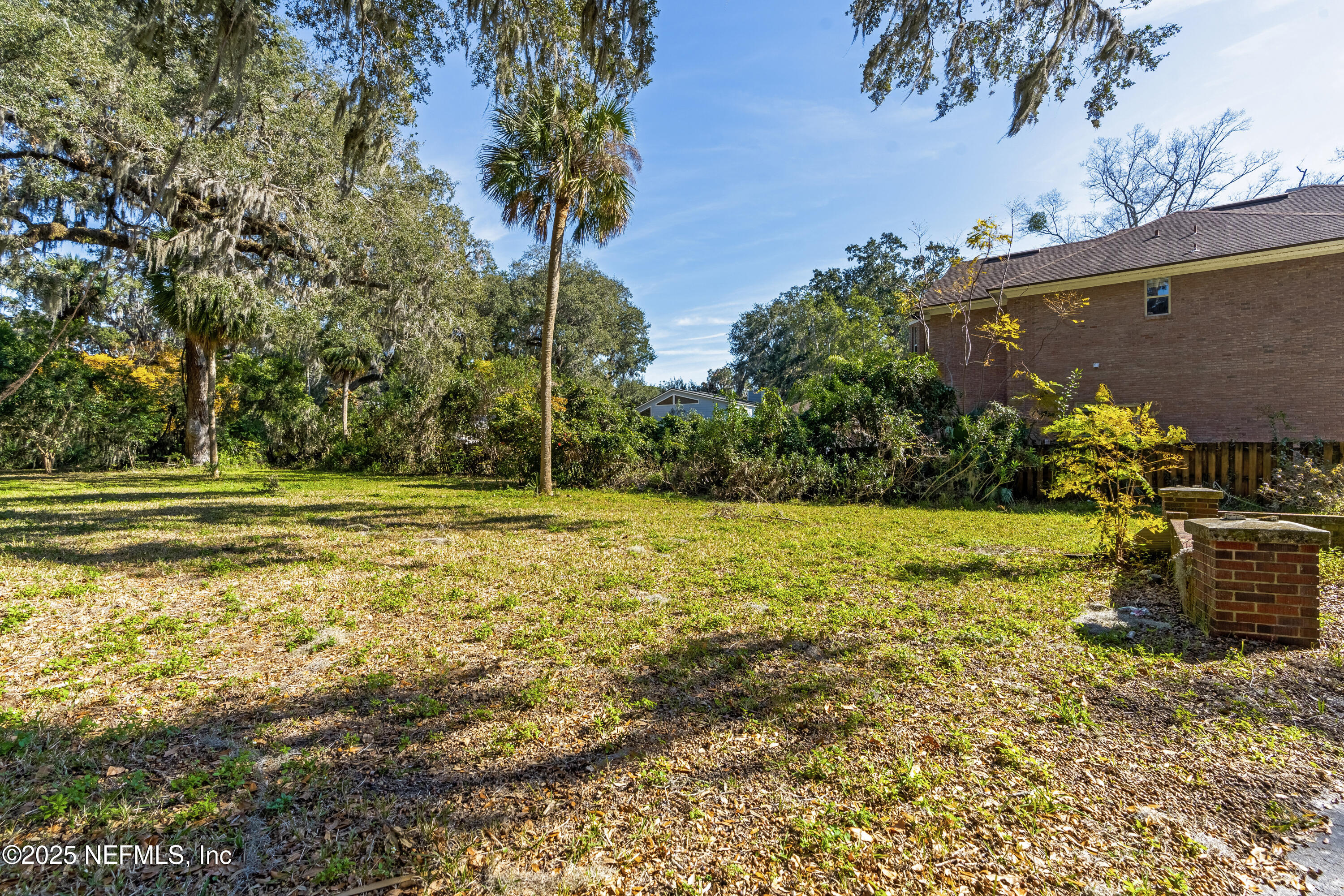 2729 FOREST Circle