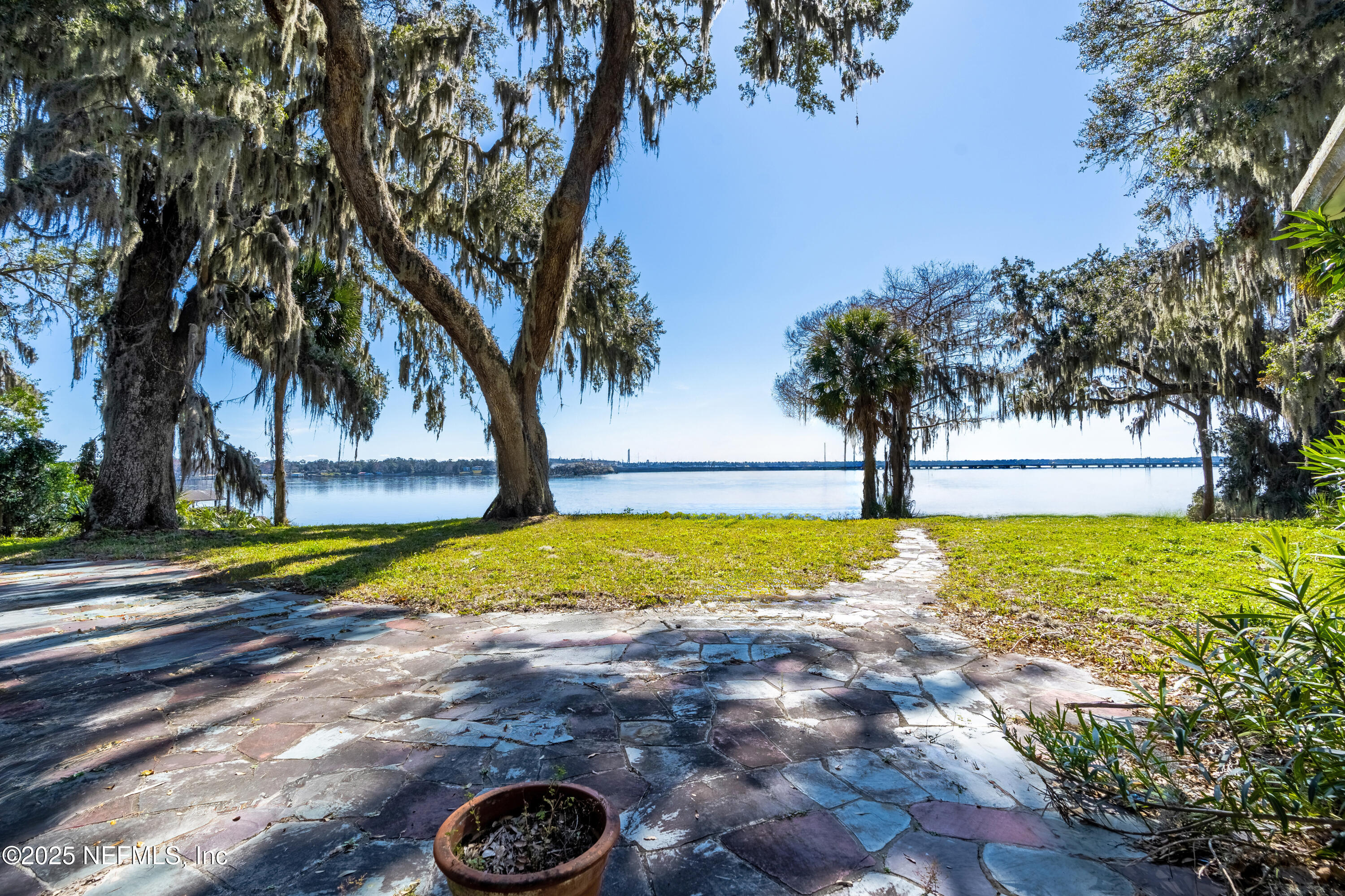 2729 FOREST Circle