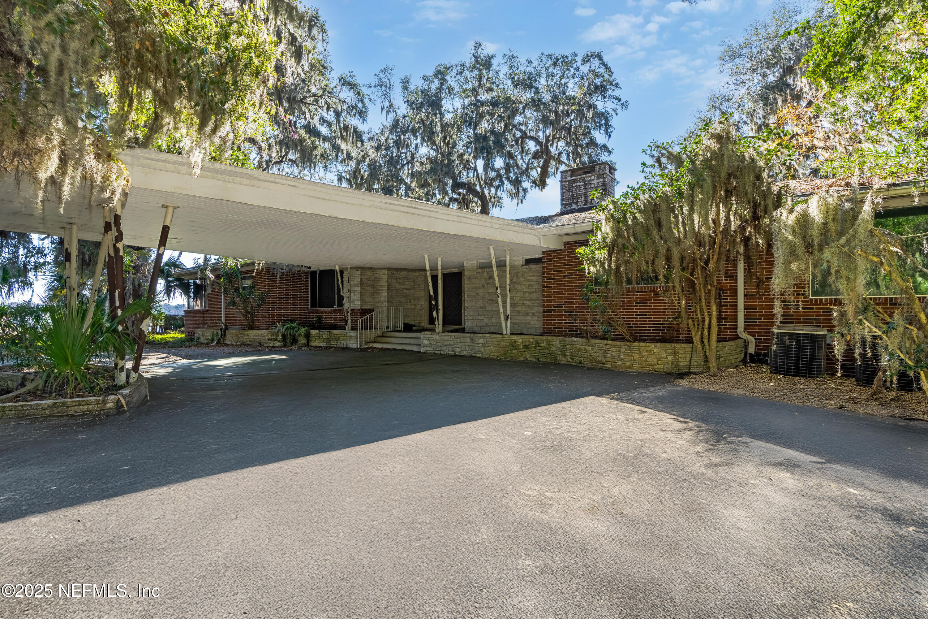 2729 FOREST Circle
