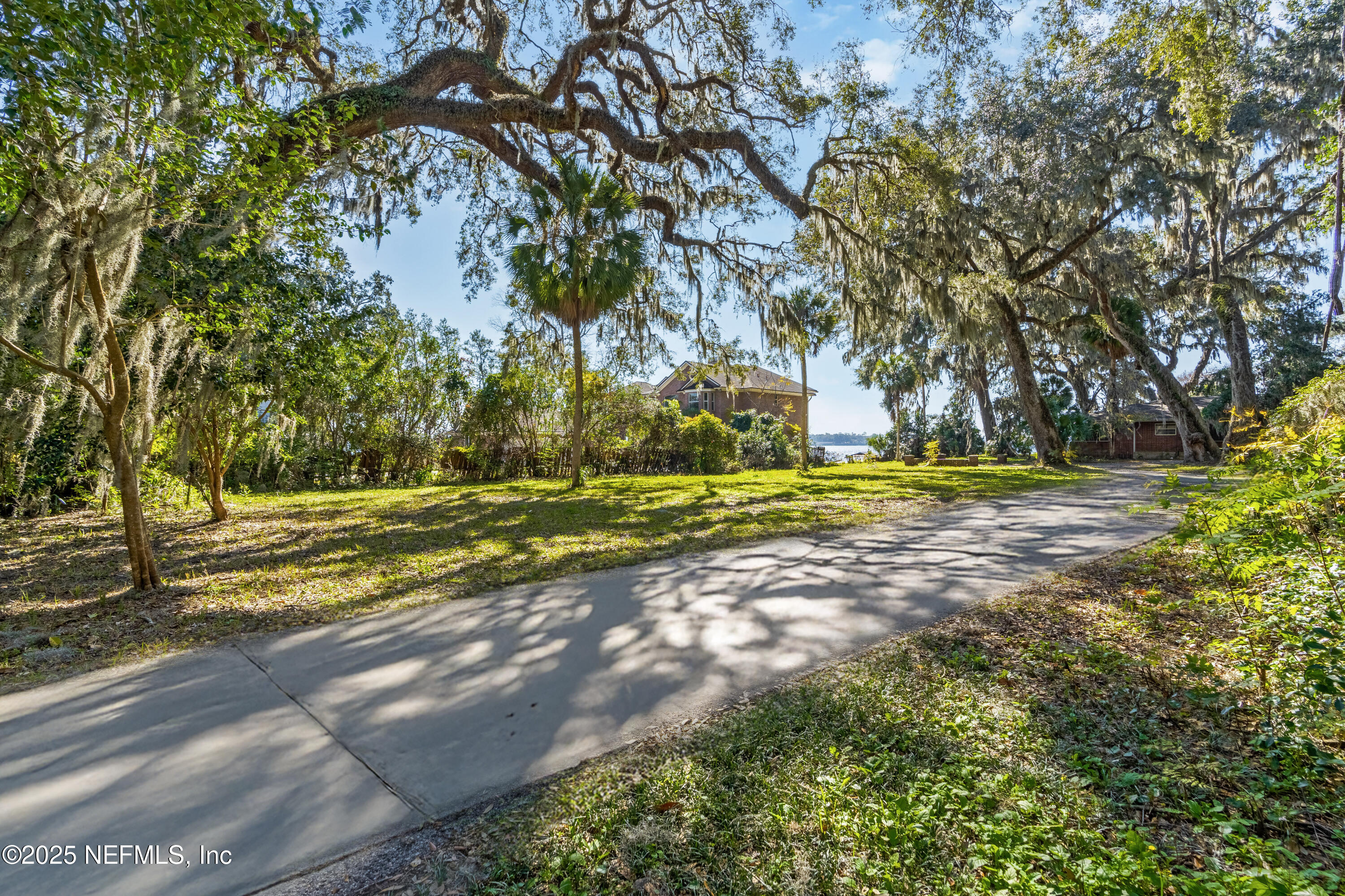 2729 FOREST Circle
