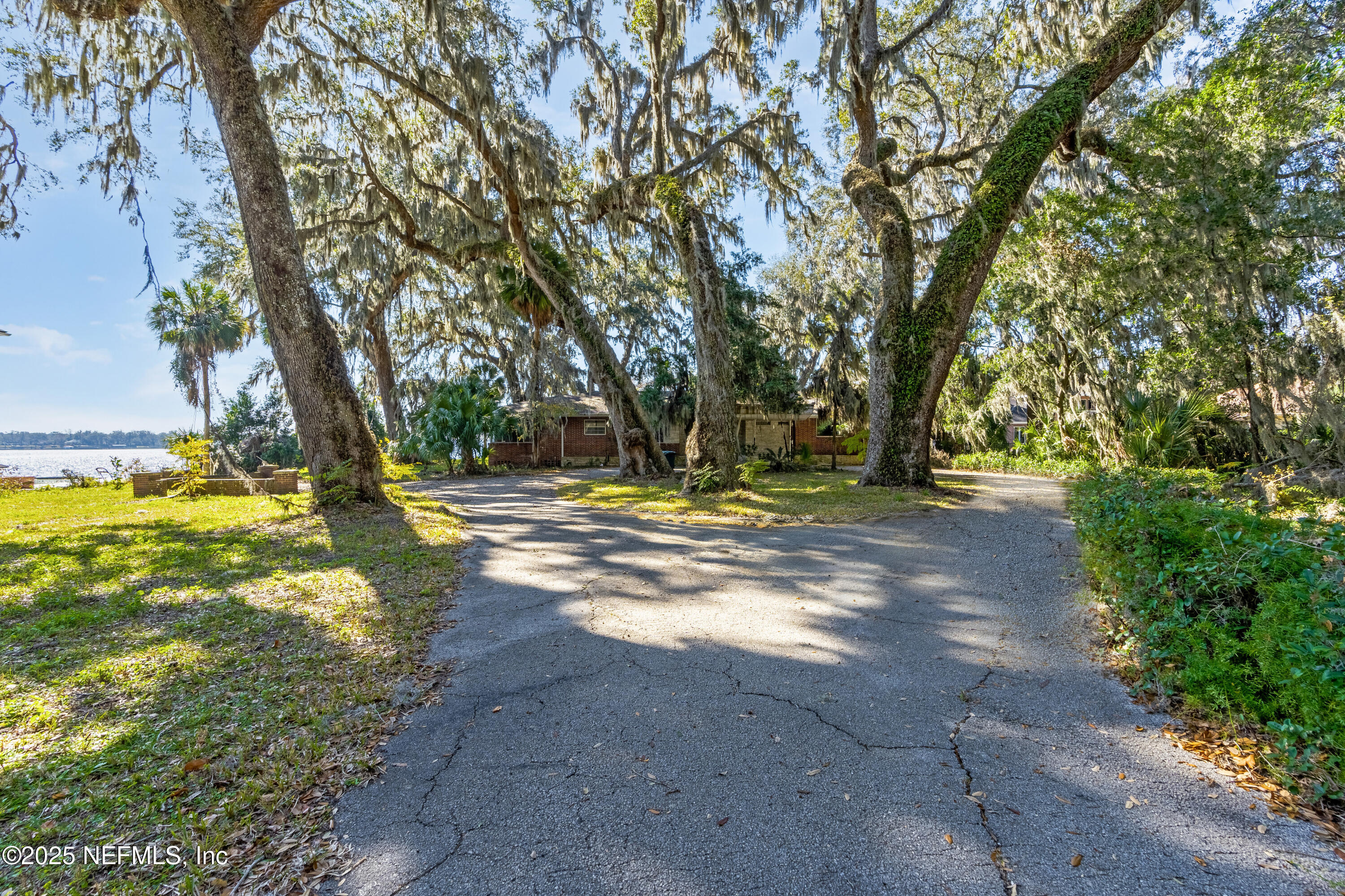 2729 FOREST Circle