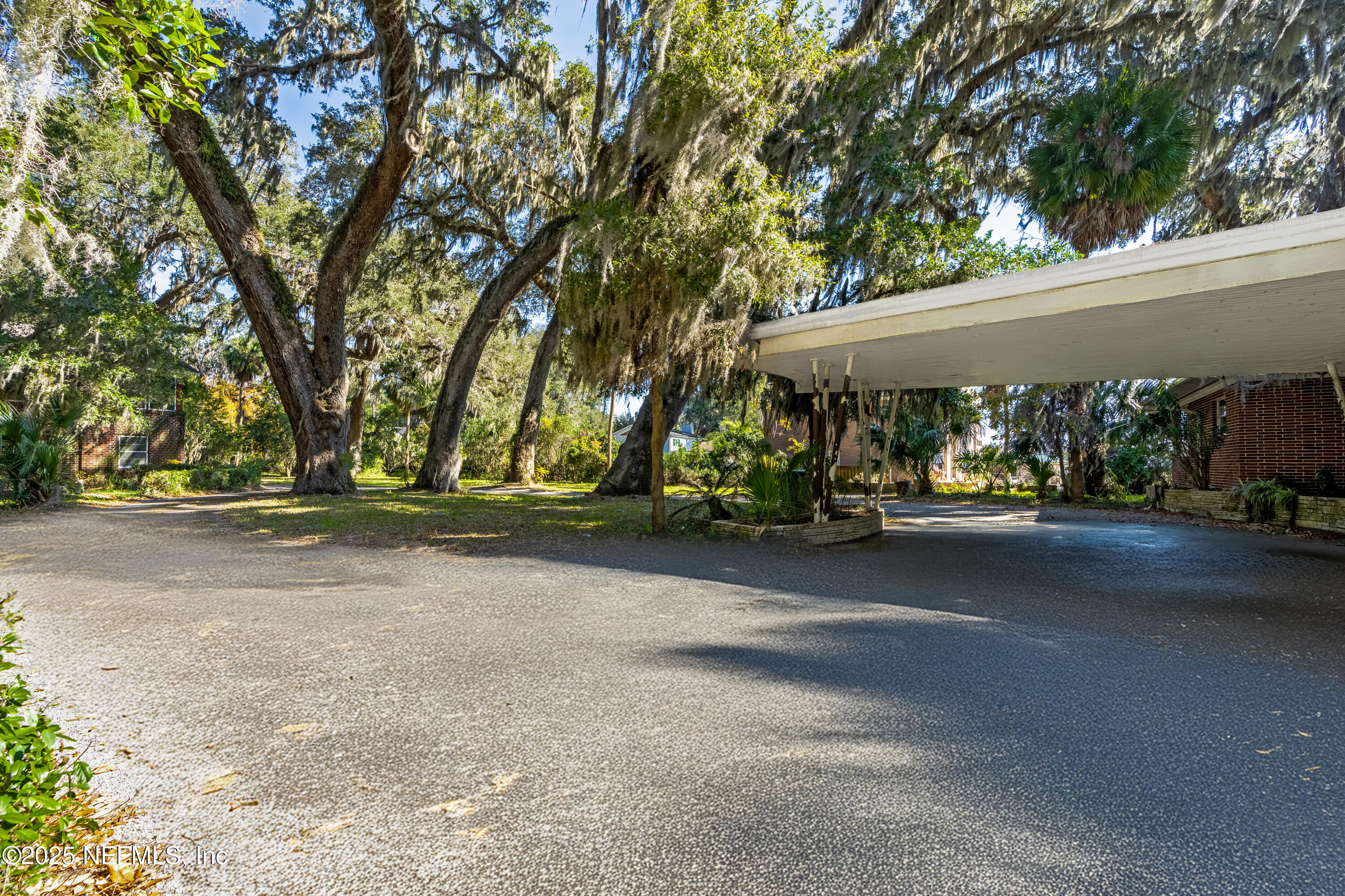 2729 FOREST Circle
