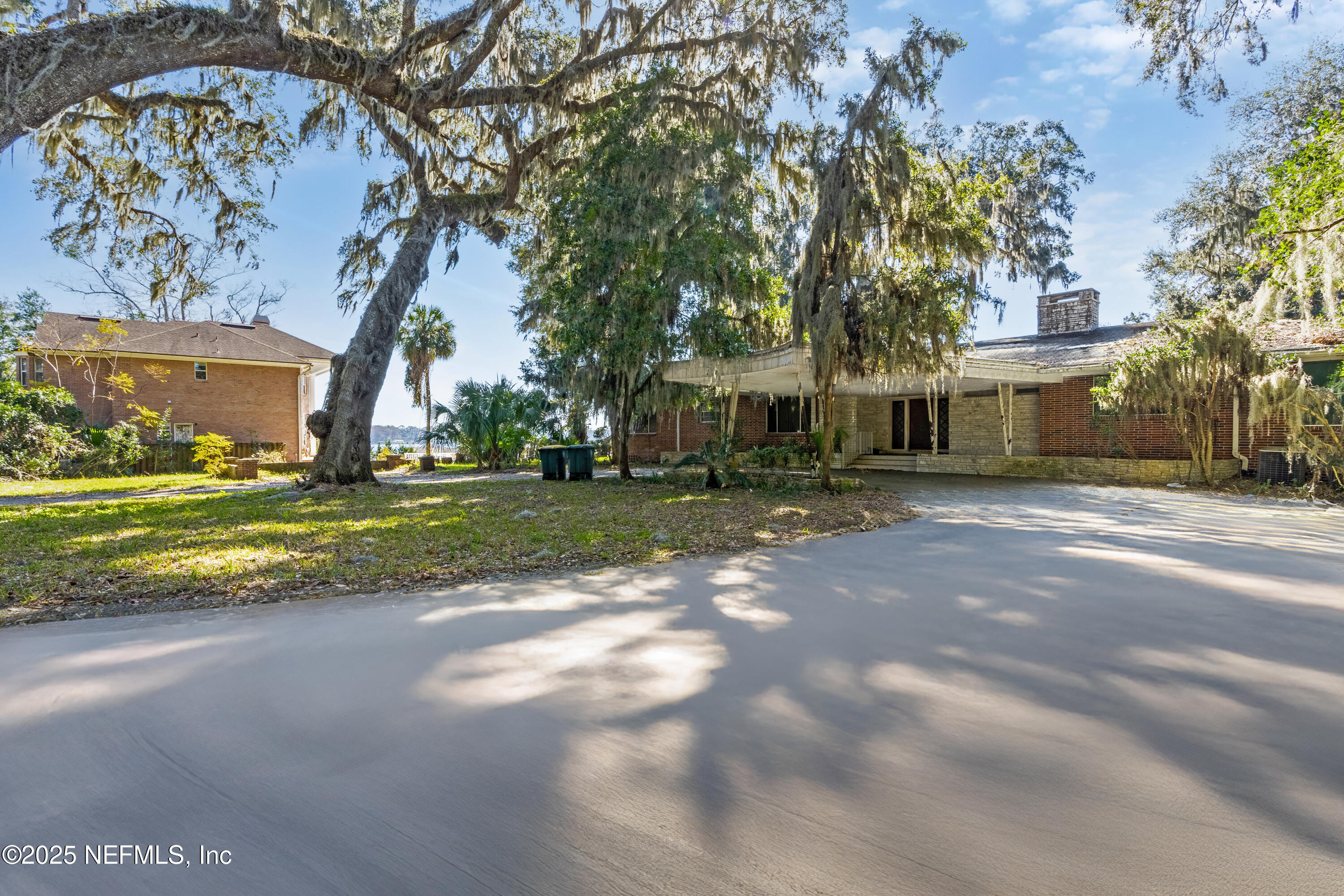2729 FOREST Circle