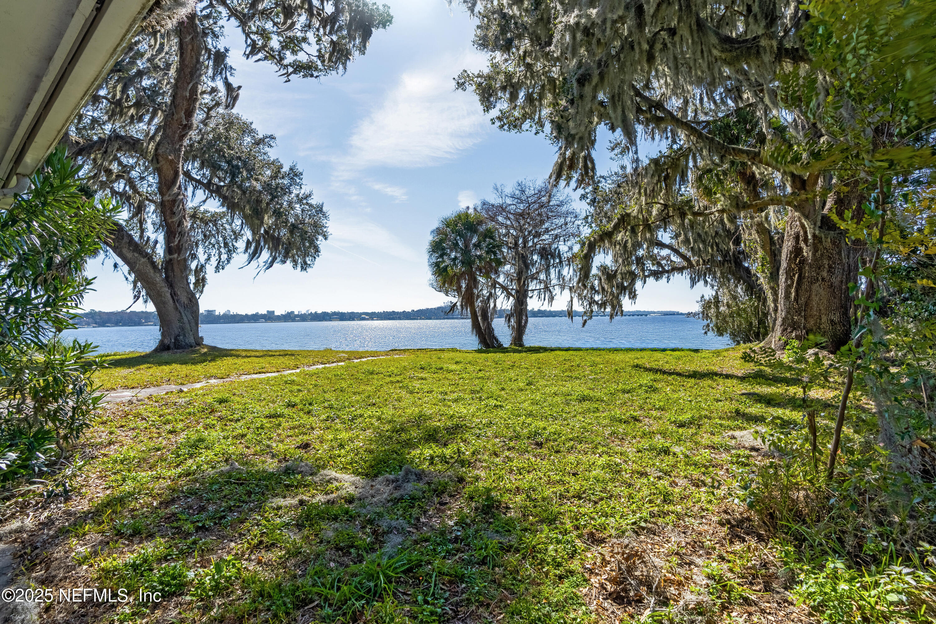 2729 FOREST Circle