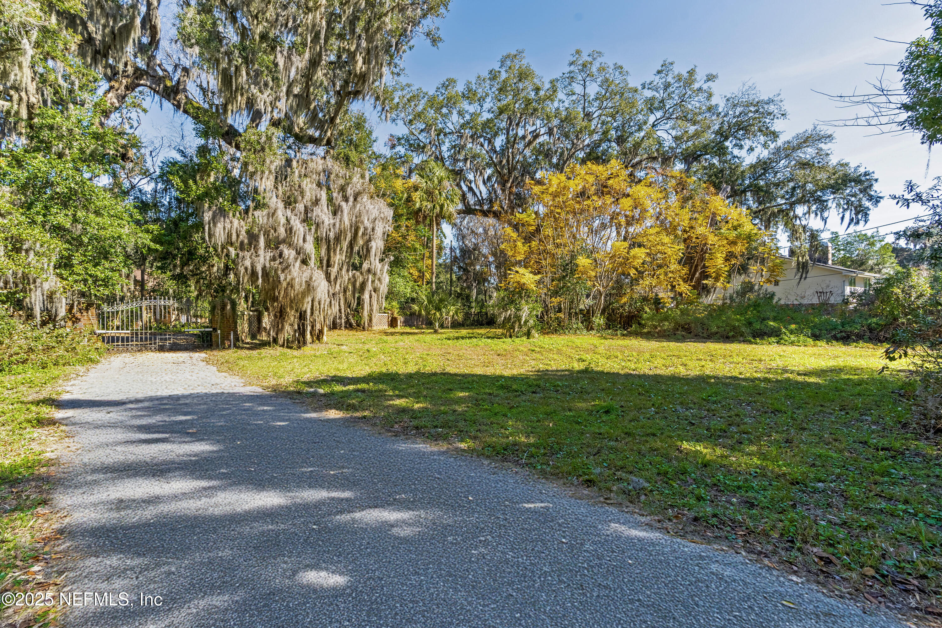 2729 FOREST Circle