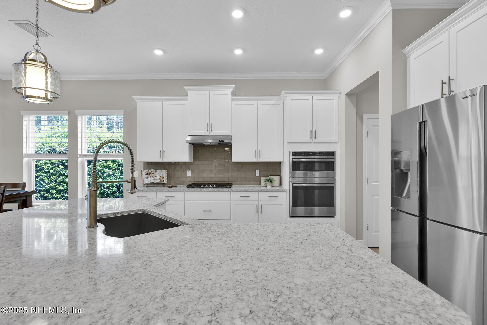 333 GREENLEAF LAKES Avenue