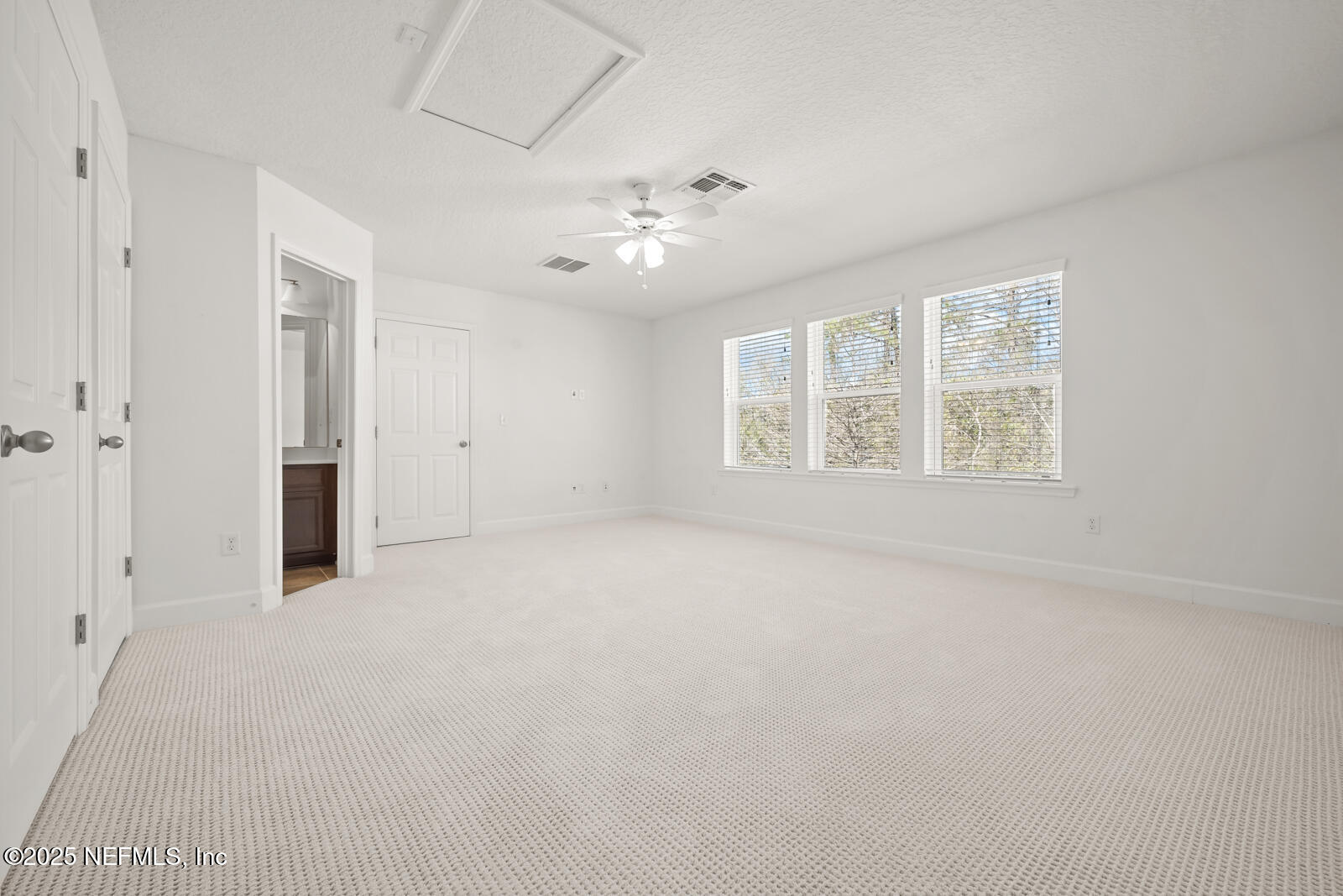 3512 CROSSVIEW Drive