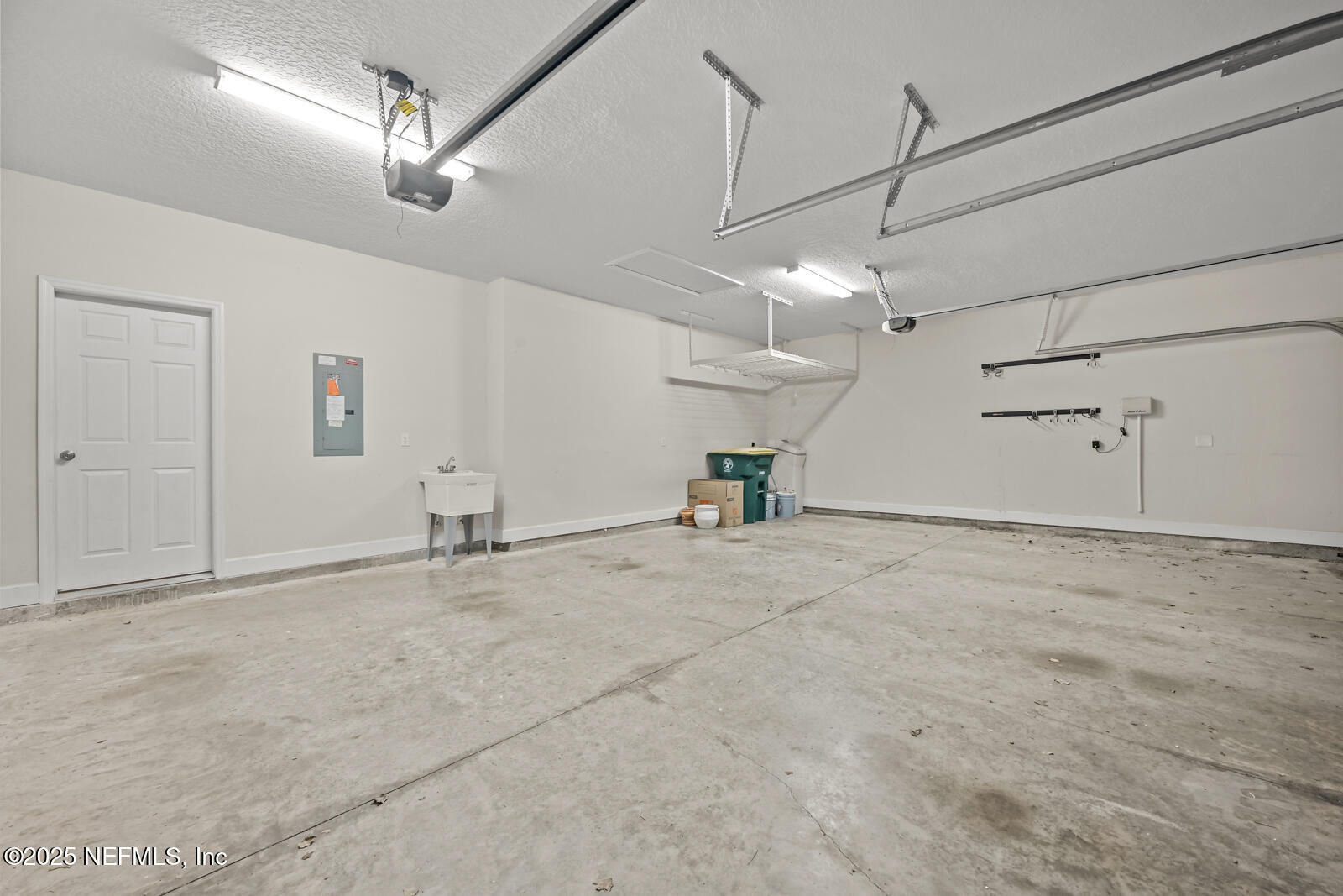 3512 CROSSVIEW Drive