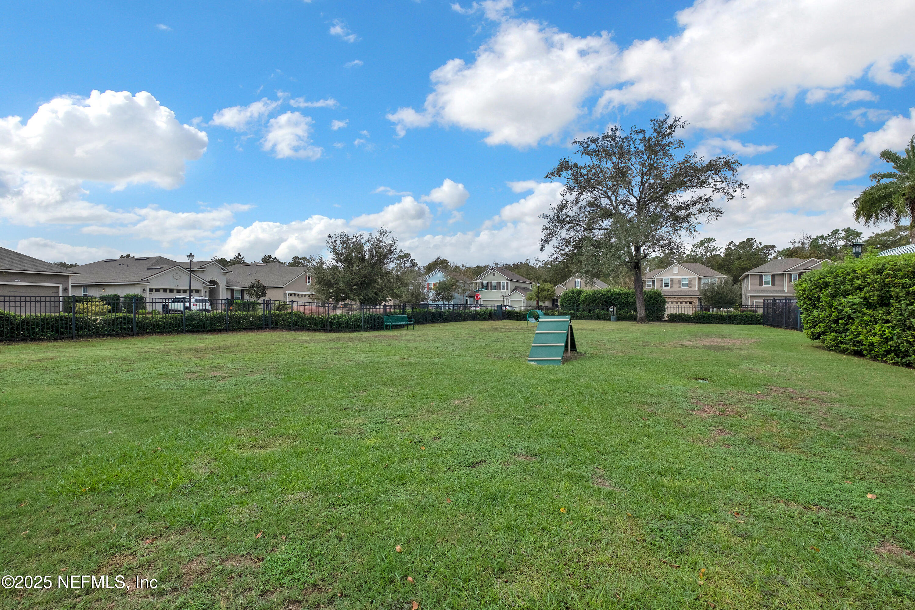 3512 CROSSVIEW Drive