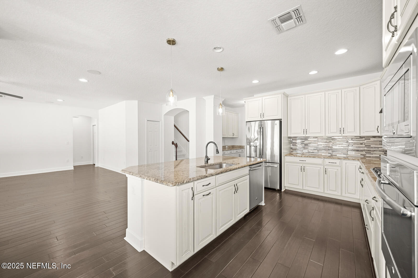 3512 CROSSVIEW Drive