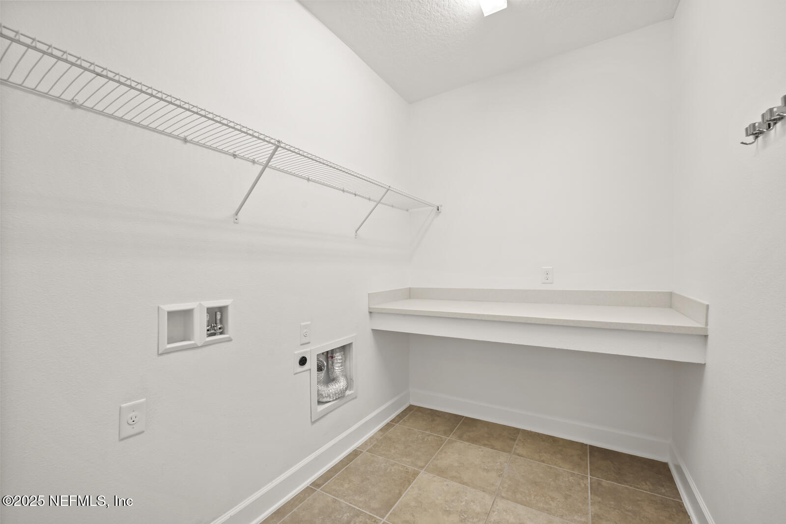 3512 CROSSVIEW Drive