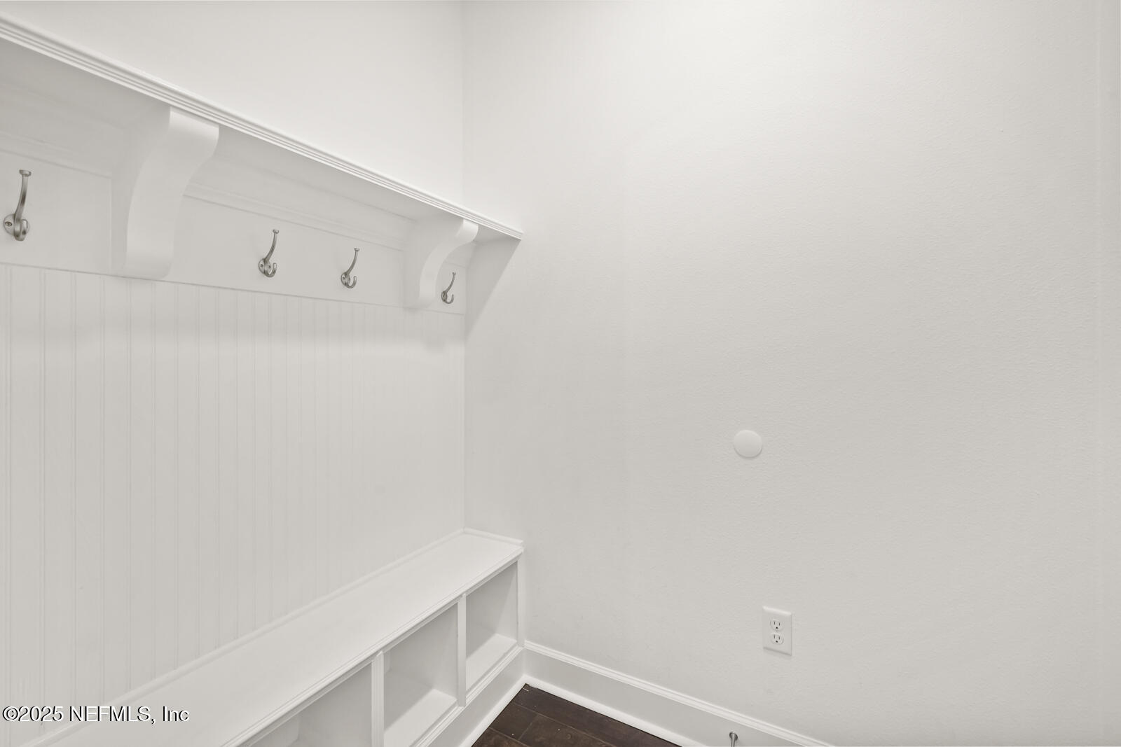 3512 CROSSVIEW Drive