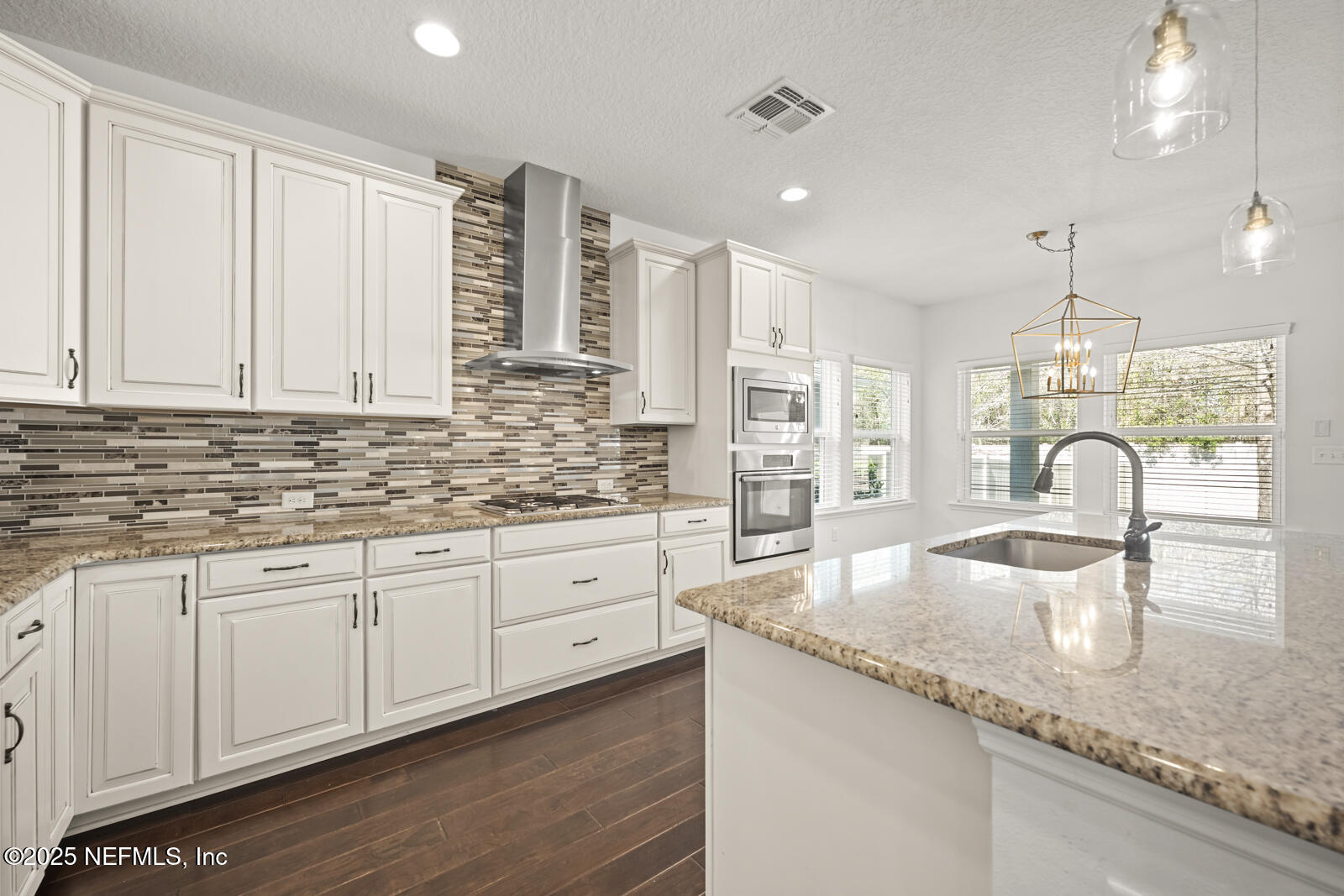 3512 CROSSVIEW Drive