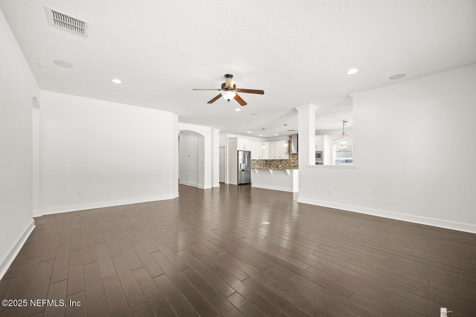 3512 CROSSVIEW Drive