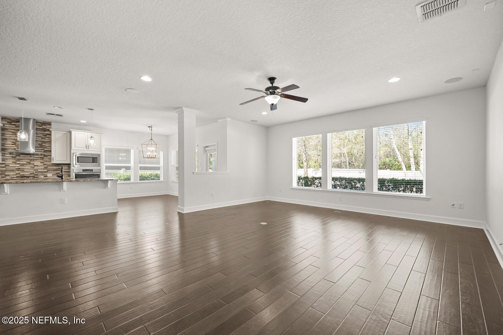 3512 CROSSVIEW Drive