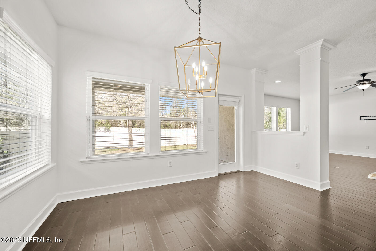 3512 CROSSVIEW Drive