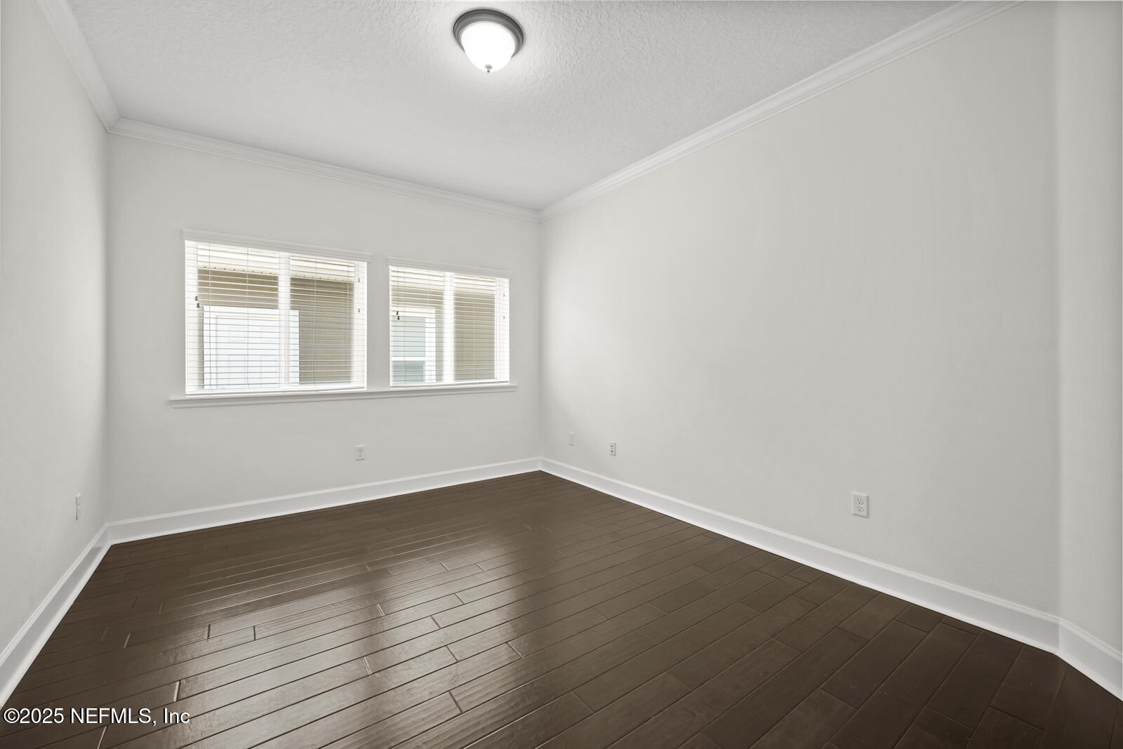 3512 CROSSVIEW Drive