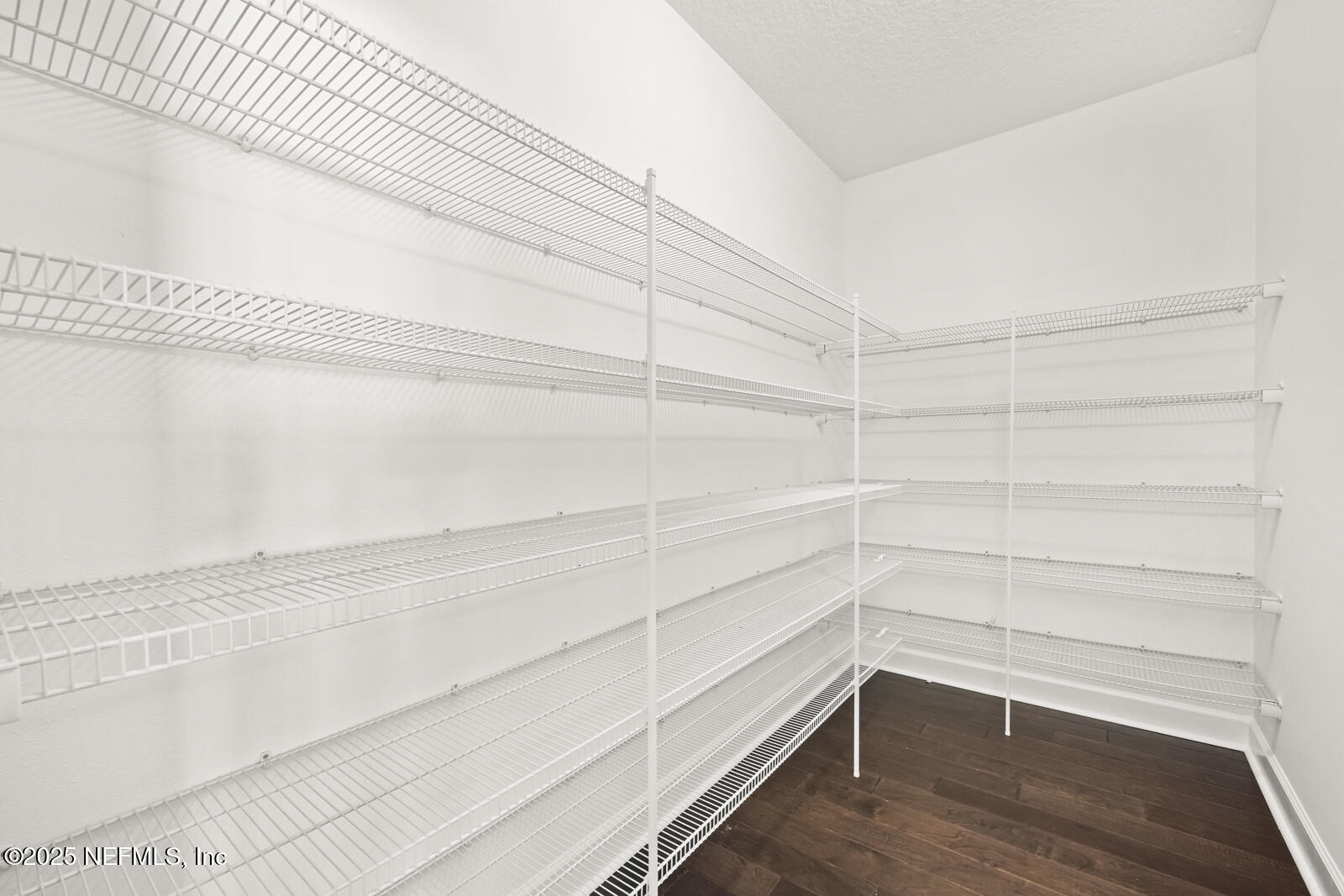 3512 CROSSVIEW Drive