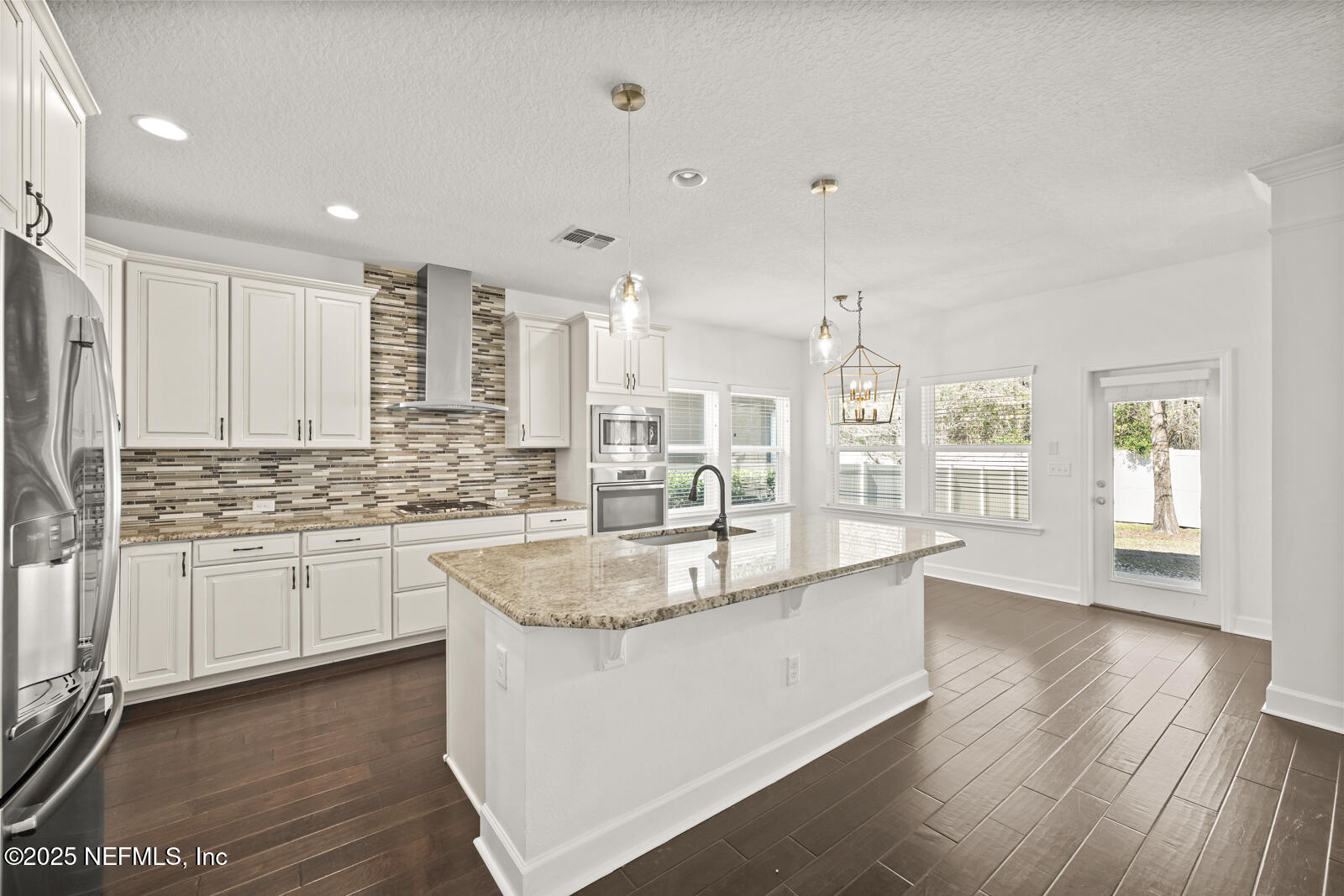 3512 CROSSVIEW Drive