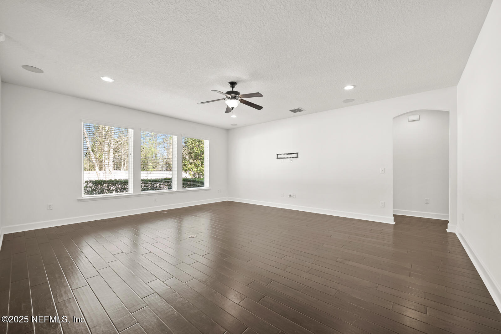 3512 CROSSVIEW Drive