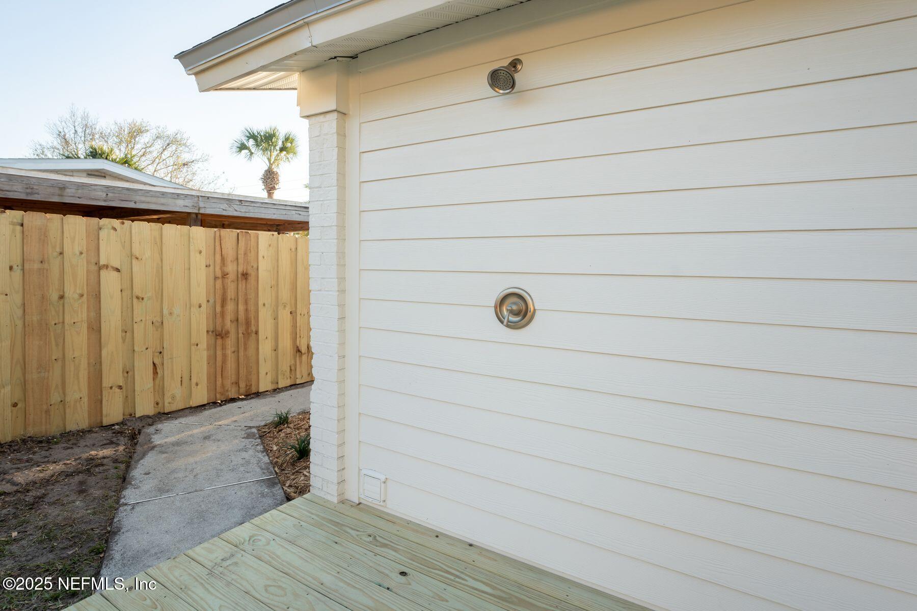 423 ROYAL PALMS Drive