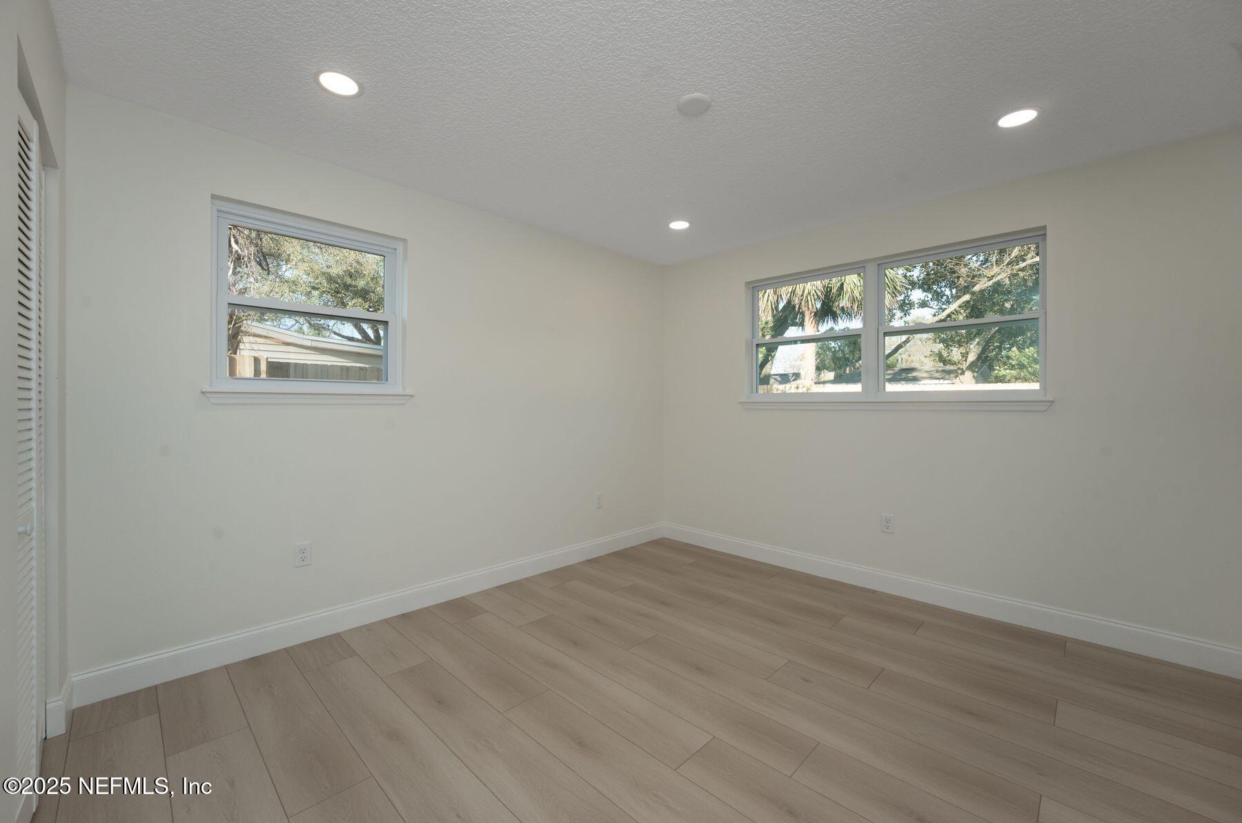 423 ROYAL PALMS Drive