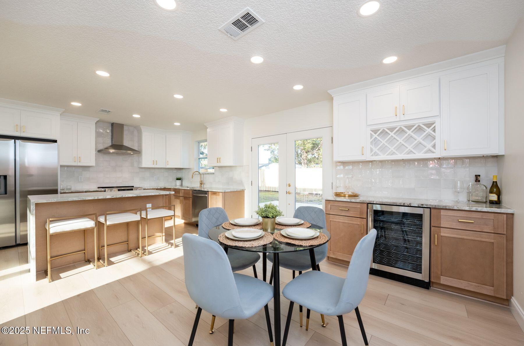 423 ROYAL PALMS Drive