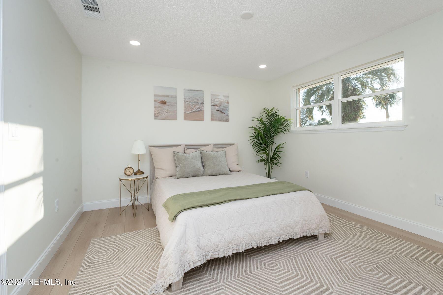 423 ROYAL PALMS Drive