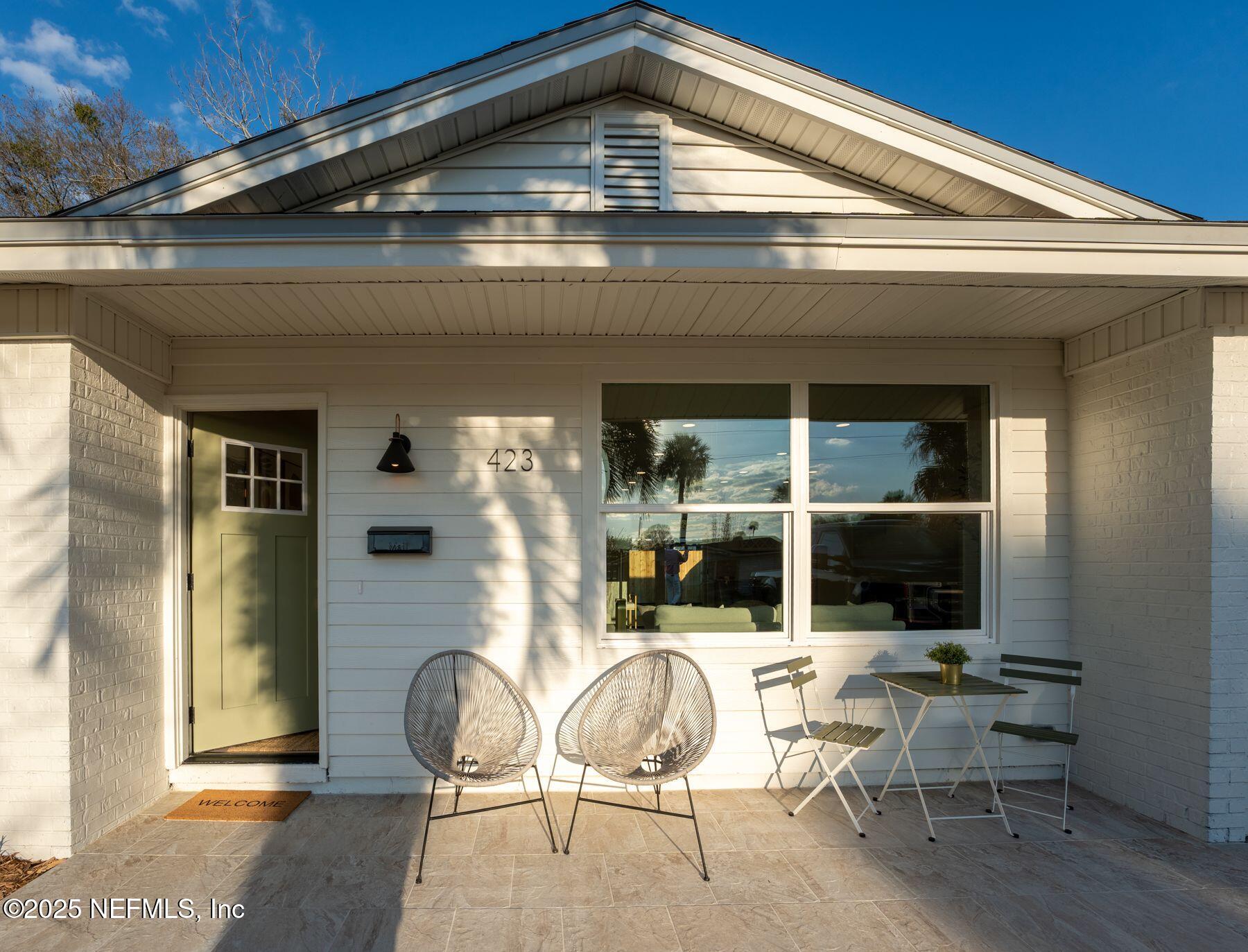 423 ROYAL PALMS Drive