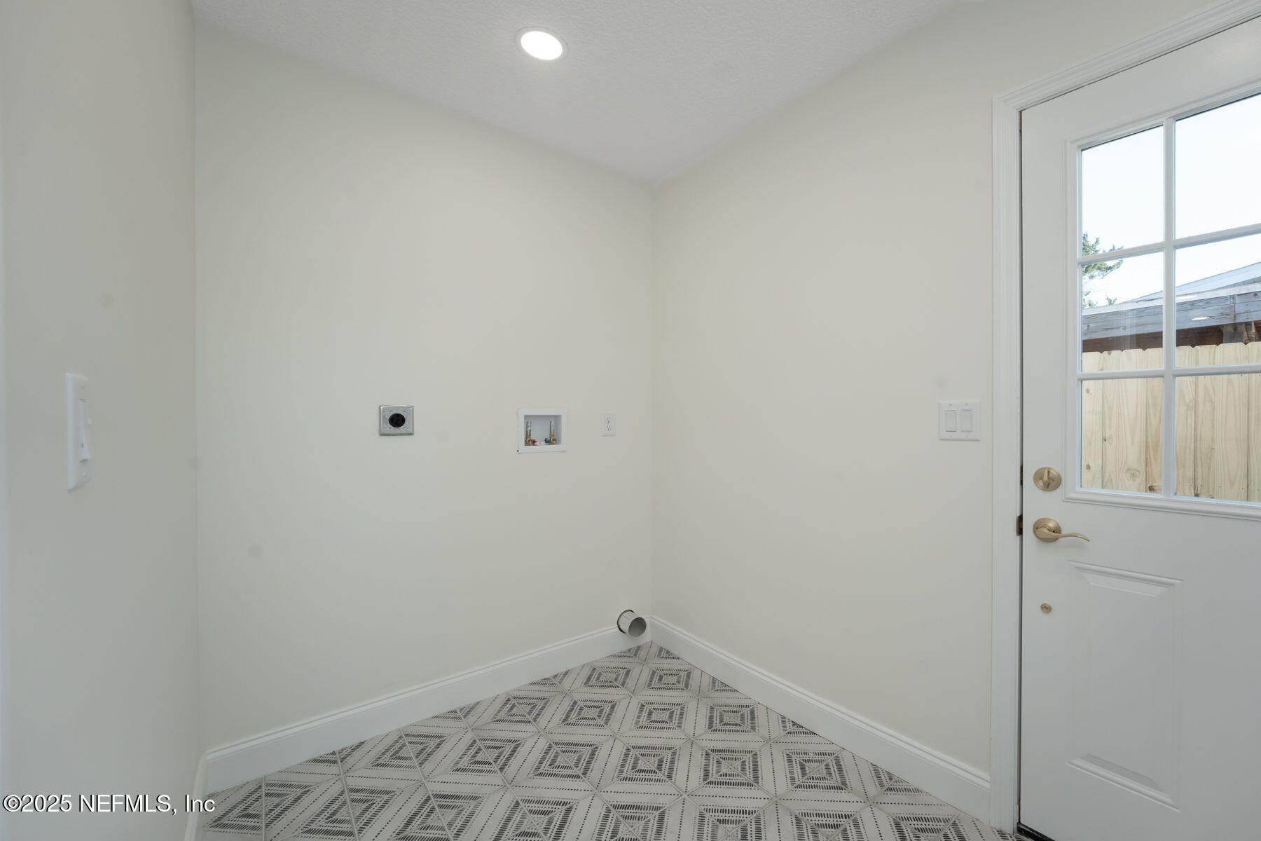 423 ROYAL PALMS Drive