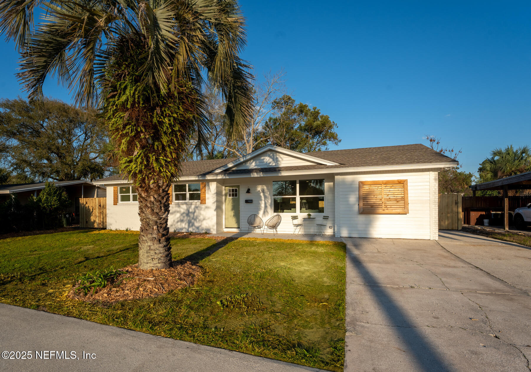 423 ROYAL PALMS Drive