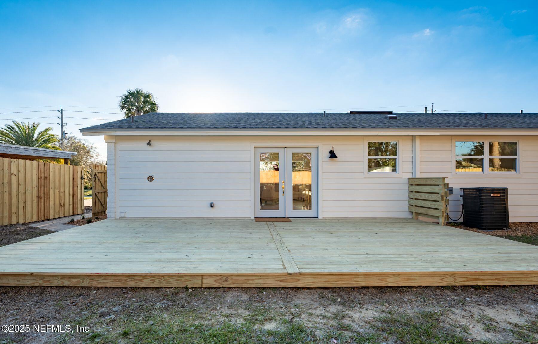 423 ROYAL PALMS Drive