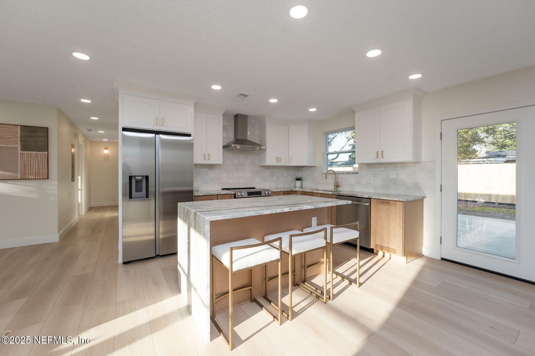 423 ROYAL PALMS Drive