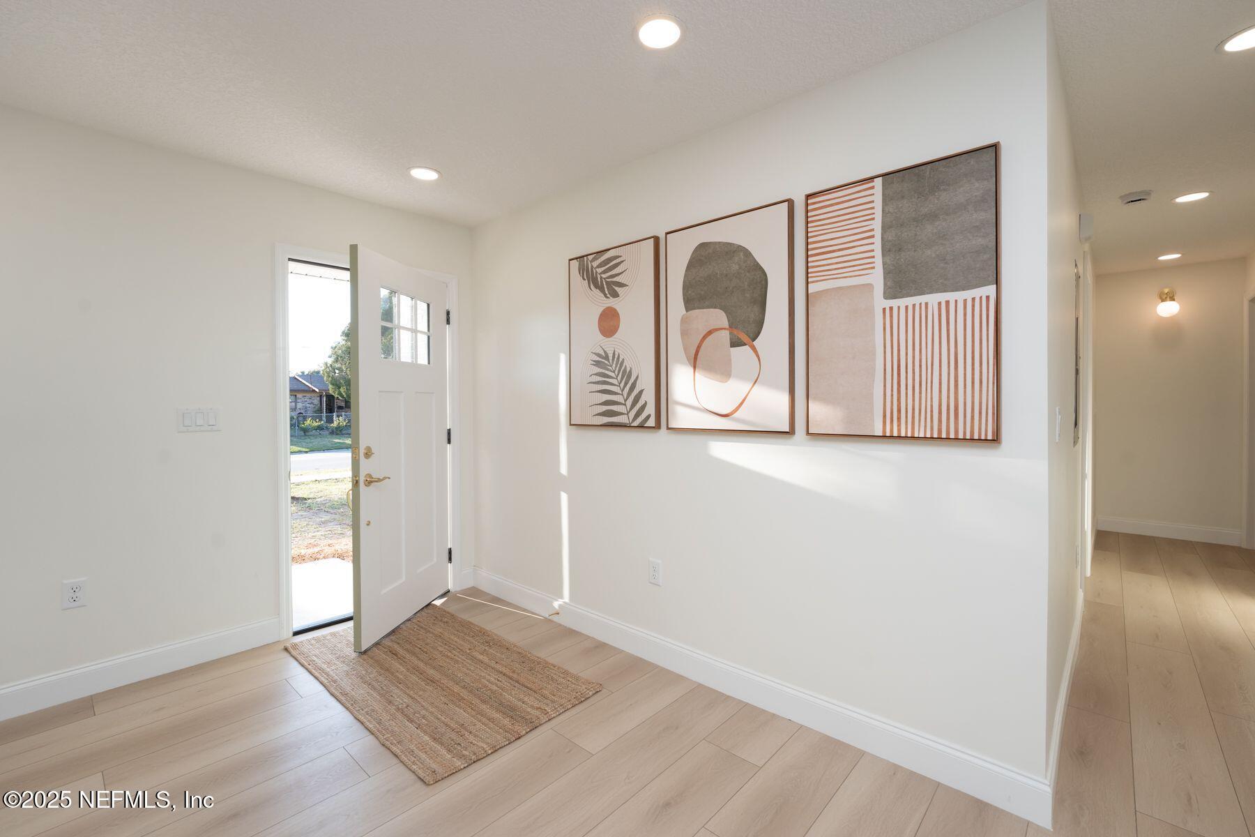 423 ROYAL PALMS Drive