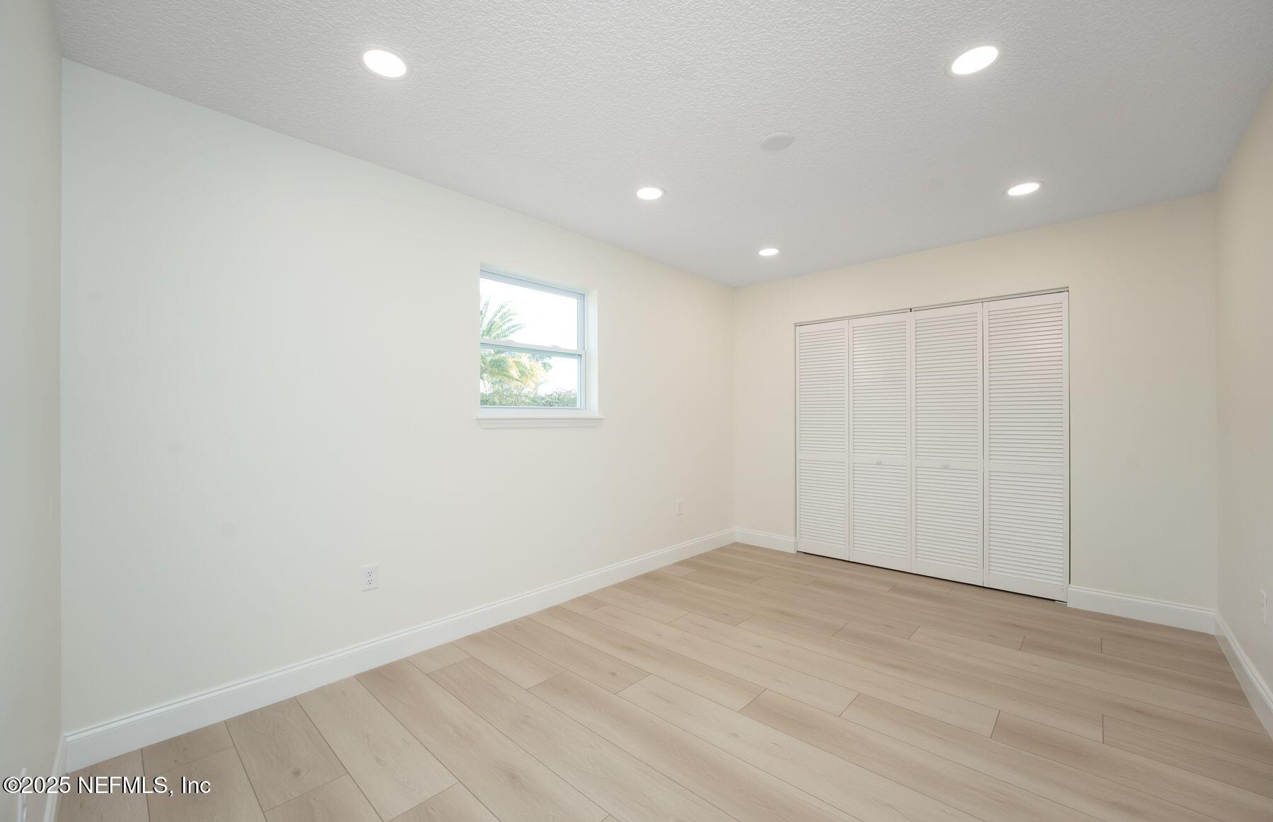 423 ROYAL PALMS Drive
